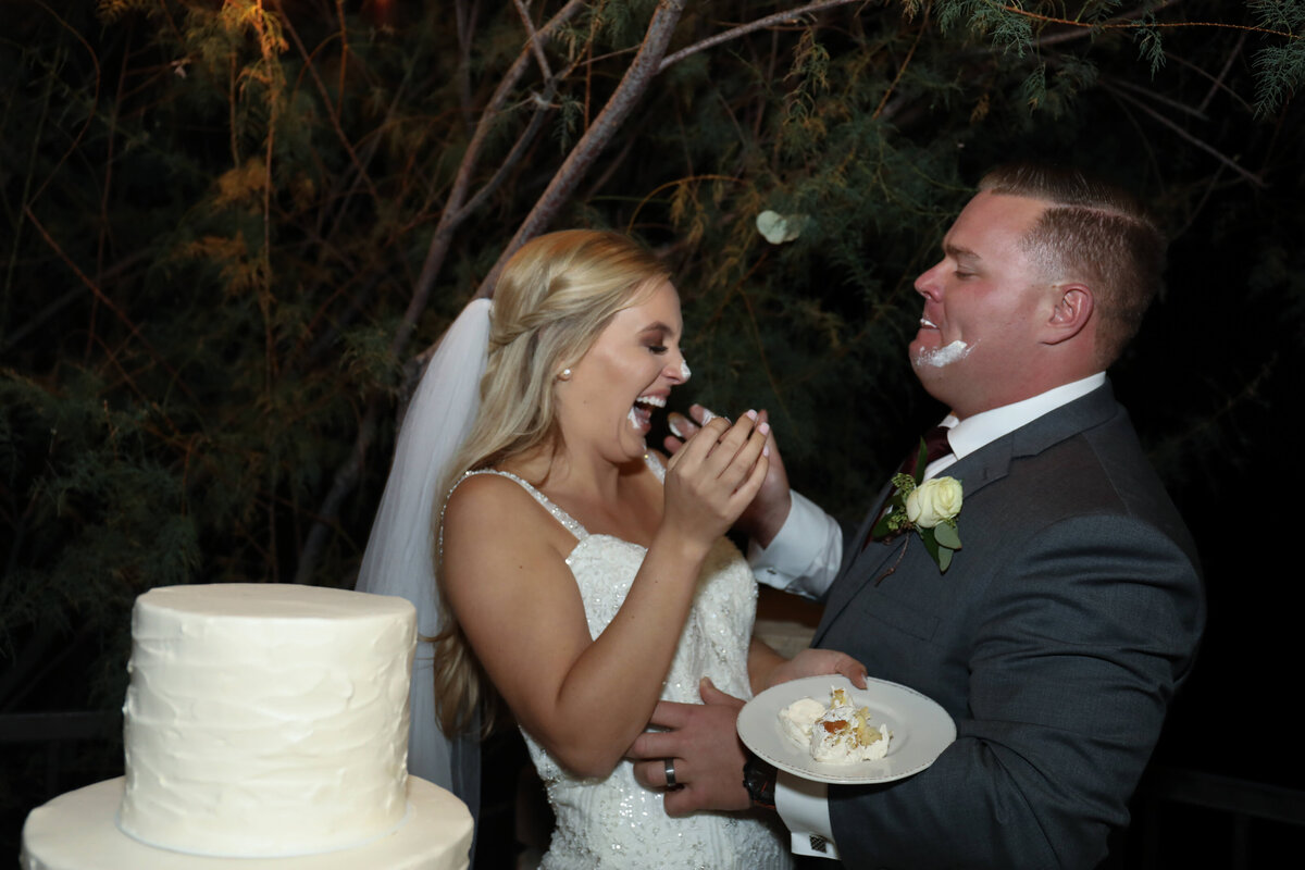 KS-Gray-Photography-newport-beach-wedding-photographer-bride-and-groom-tasting-cake