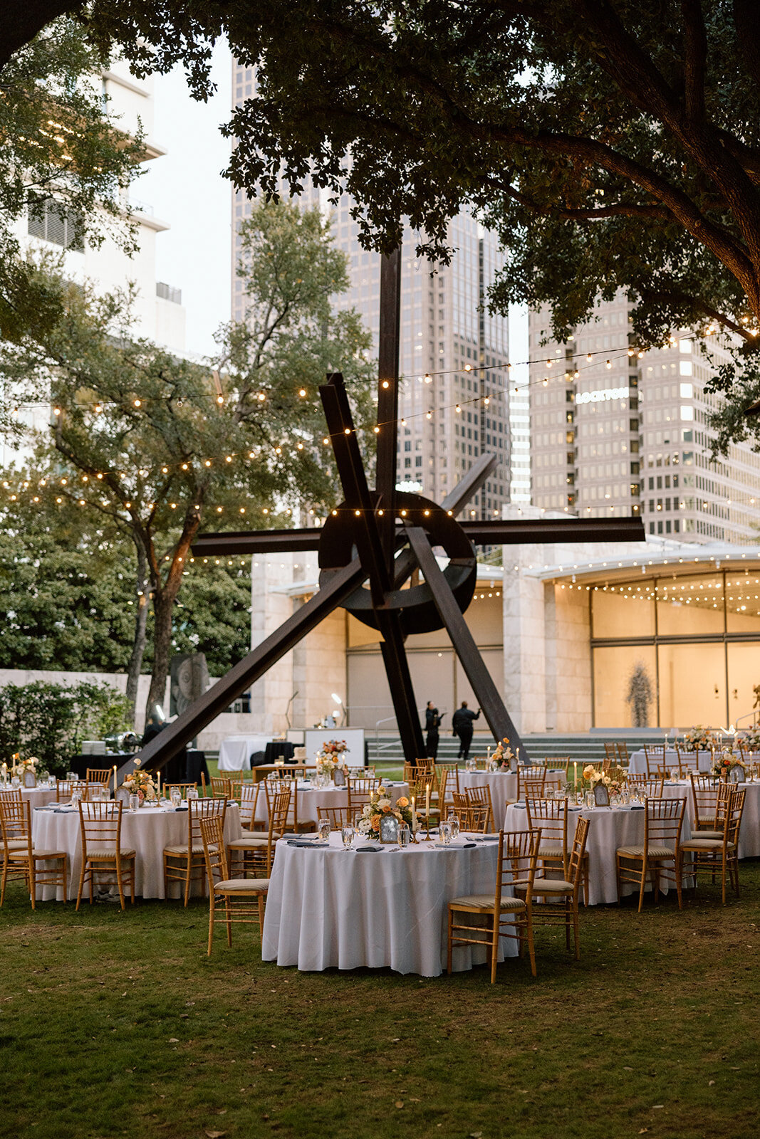 alexa + alex - nasher sculpture center - portraits_ cocktail hour_ + reception - jaycee quinn photography-69