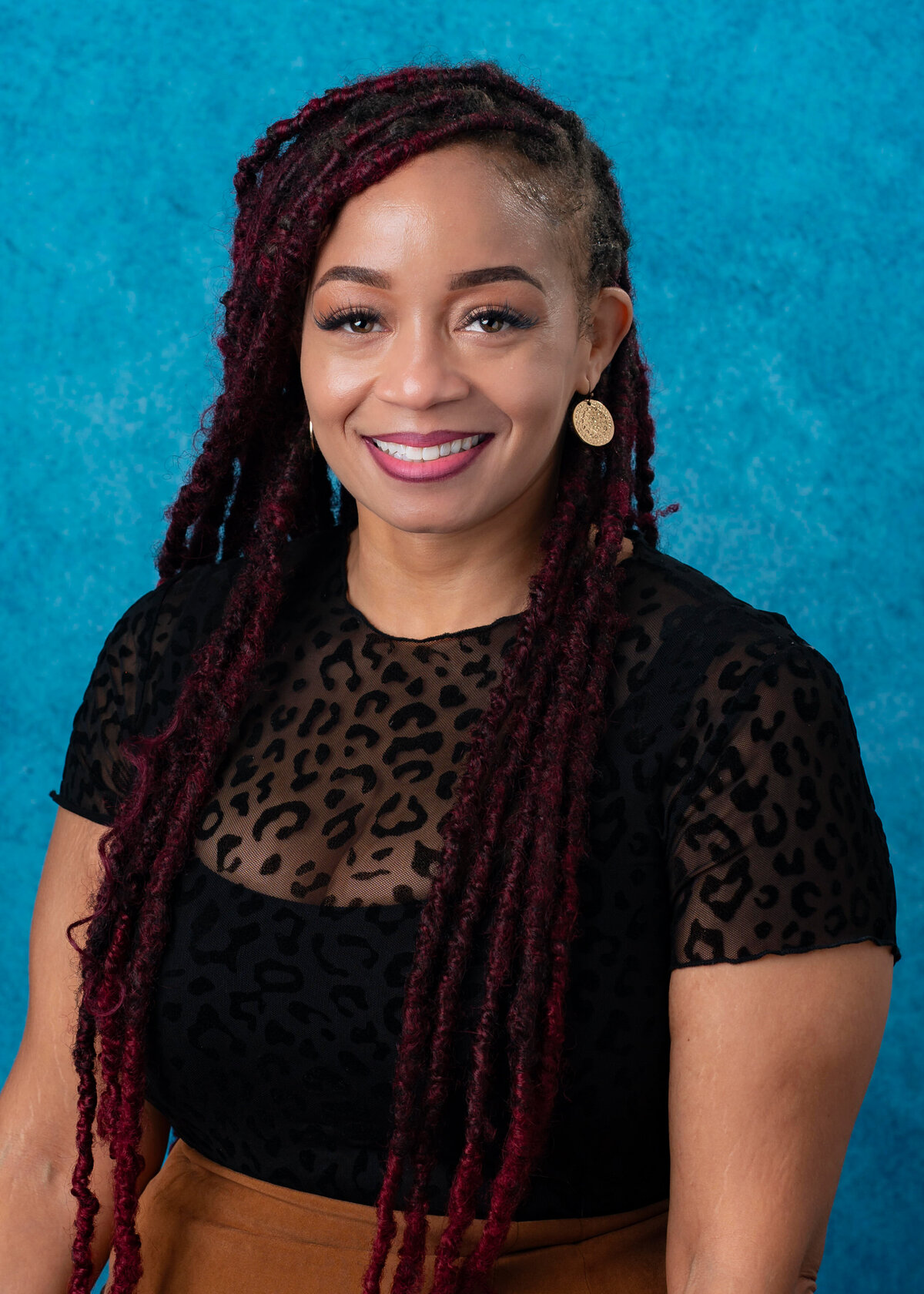 kansas-city-headshot_backdrop-standard-photography-0103-woman-smiling-headshot