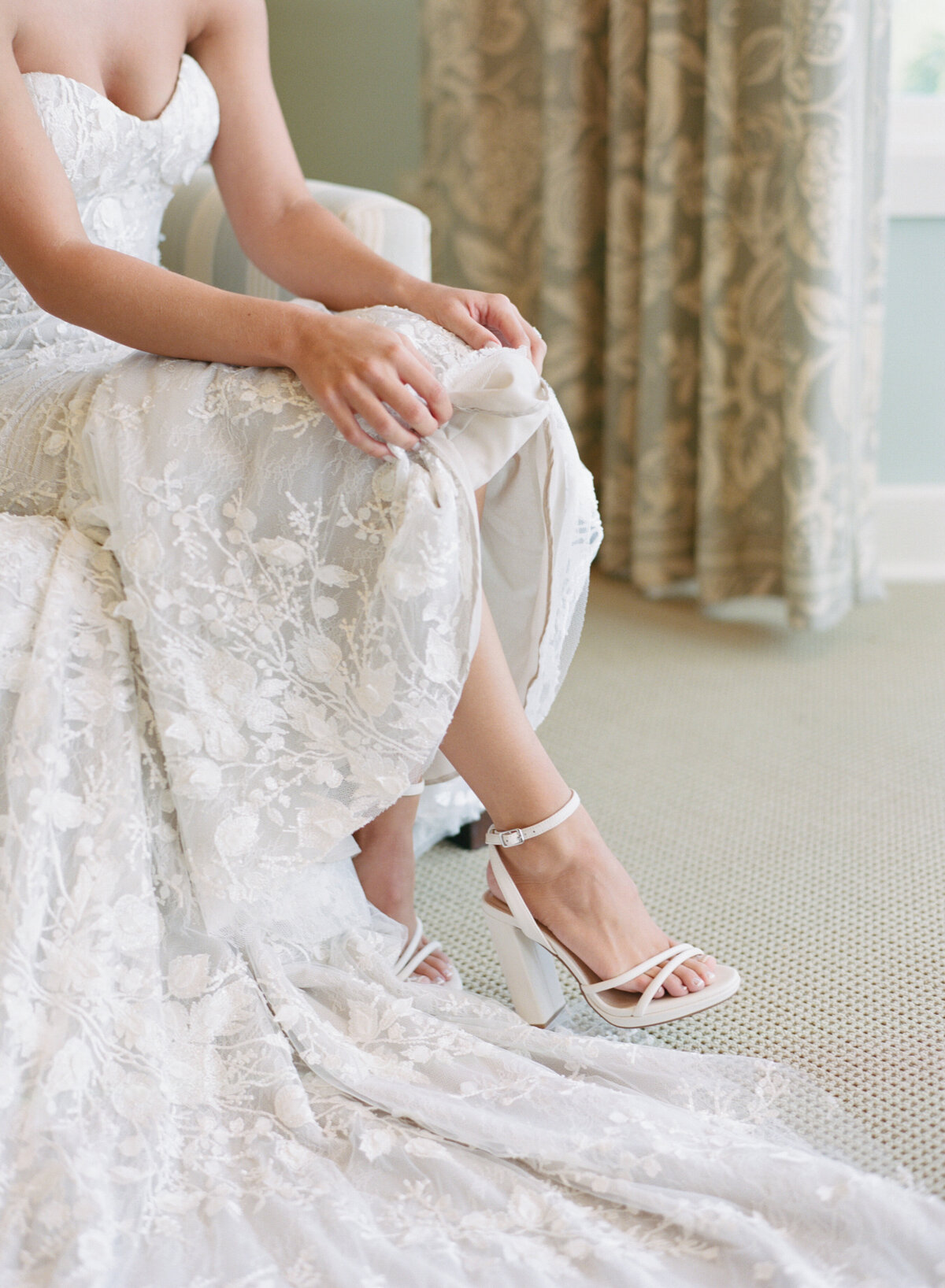 07-09-2022 Matthew and Lauren Wedding at Southern Hills Country Club Tulsa Wedding Photographer Laura Eddy Photography-82