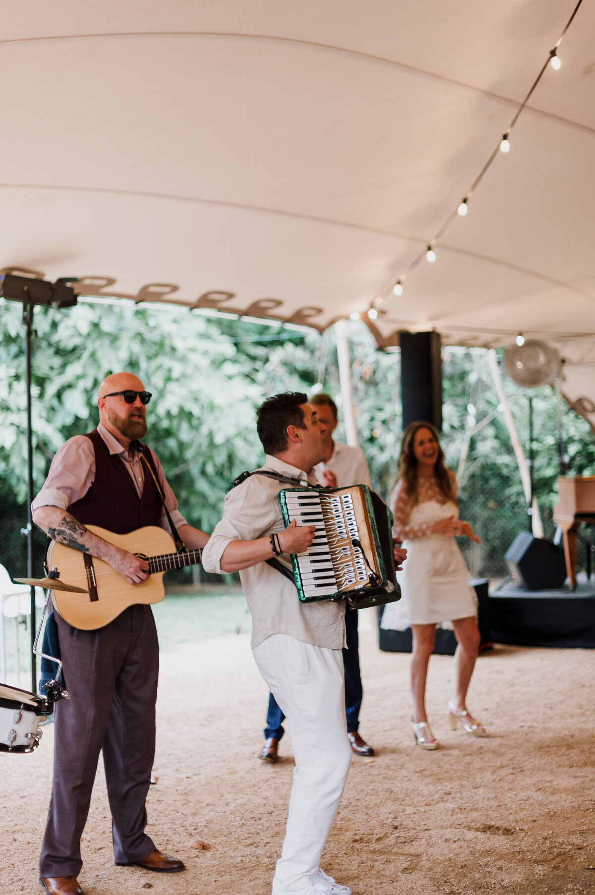Accordion Walkabout