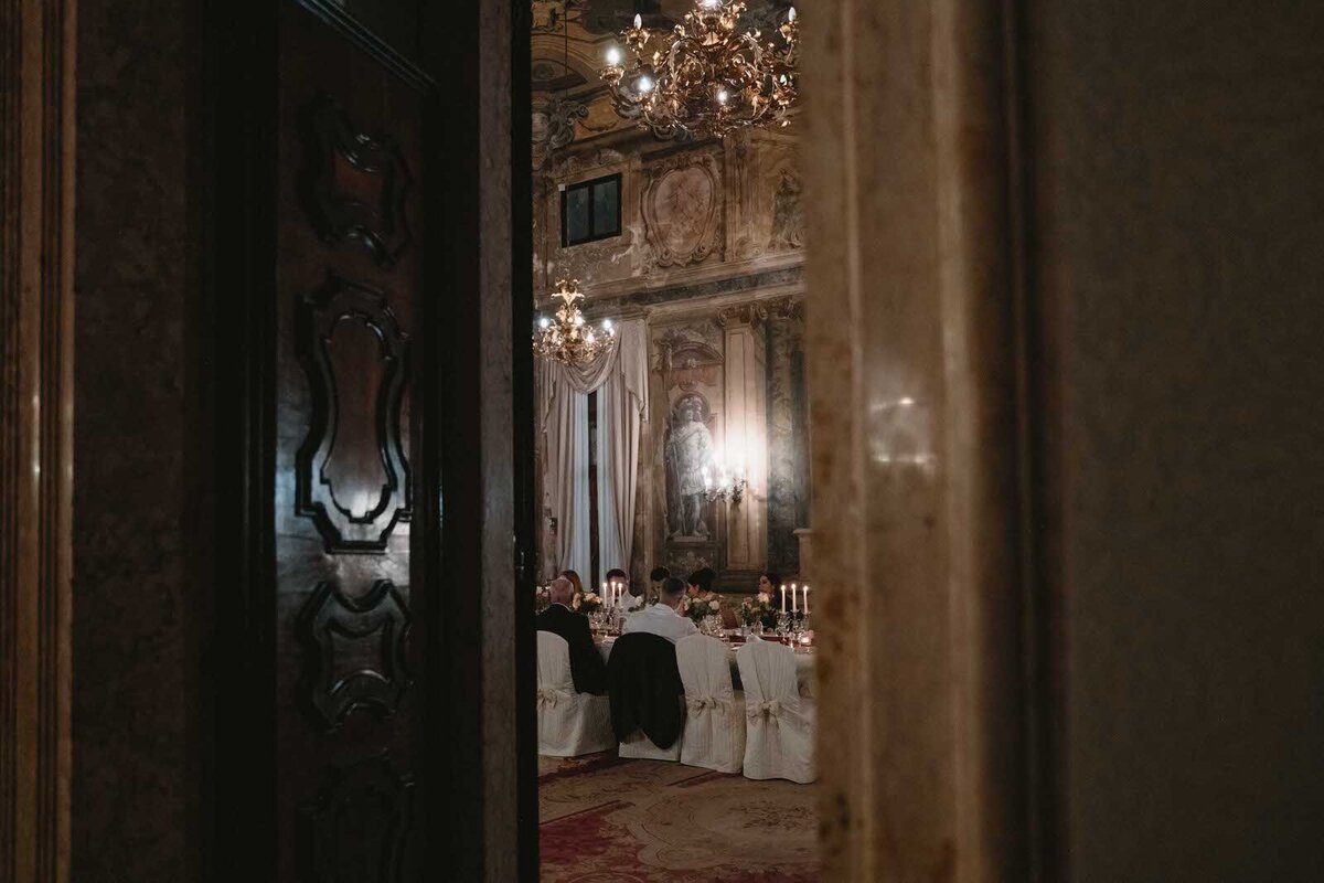 Flora_And_Grace_Editorial_Venice_Analog_Editorial_Wedding_Photographer (1 von 1)-16-1