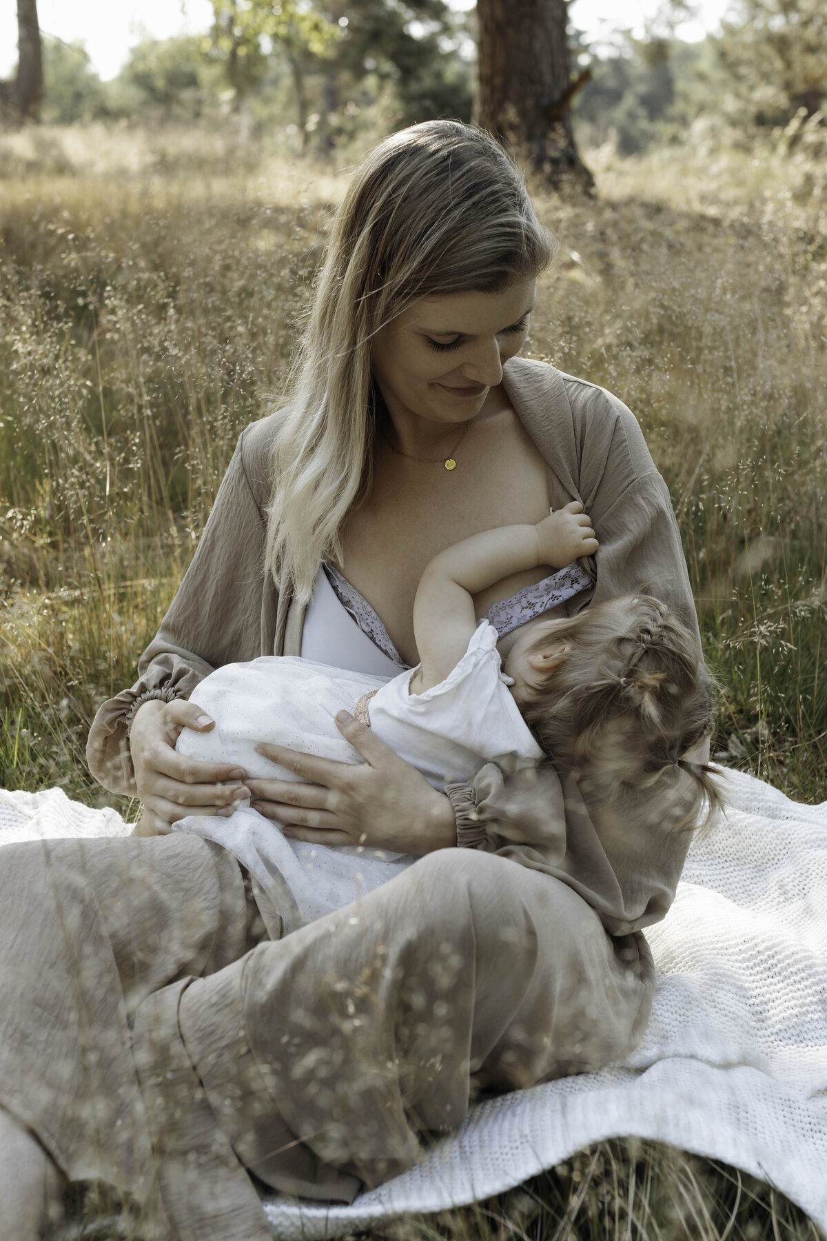 motherhood fotografie limburg, motherhood shoot limburg, motherhood shoot haelen, motherhood shoot roermond, motherhood shoot leudal, motherhood fotografie, motherhood shoot limburg, motherhood shoot brabant, moeder en kind fotografie limburg, moeder en kind fotografie, 