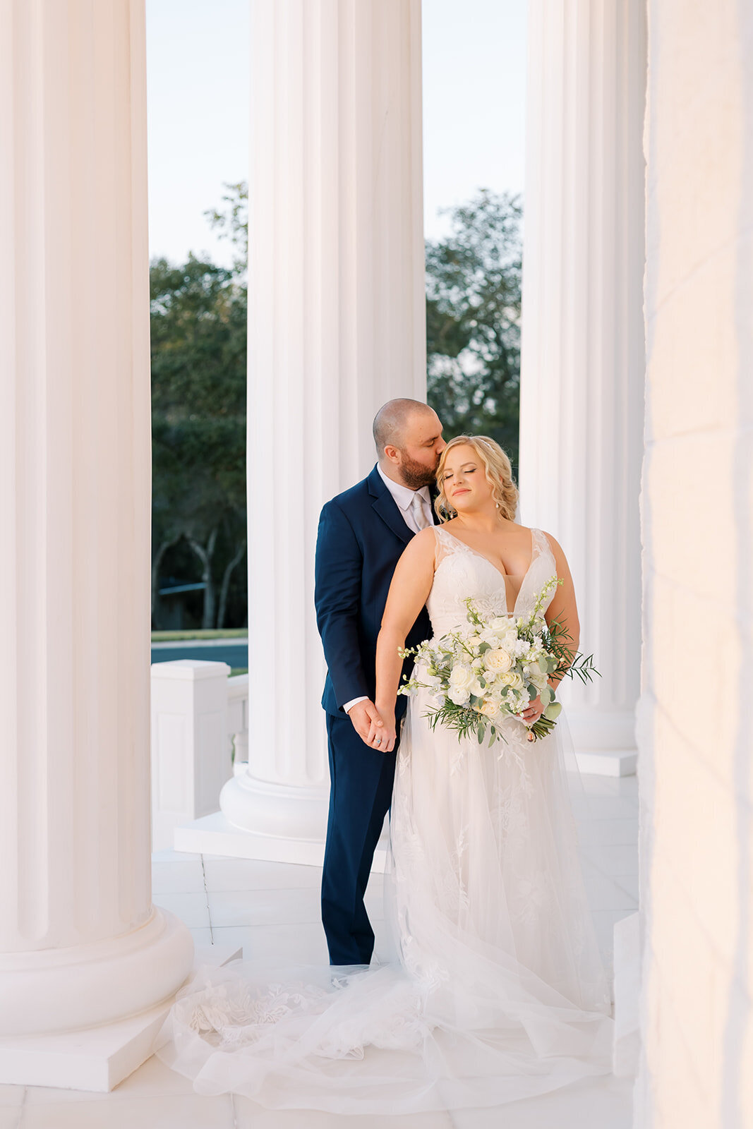 miranda-rose-photo-whitehurst-gallery-elopement-venue-chantilly-chic-celebrations-4