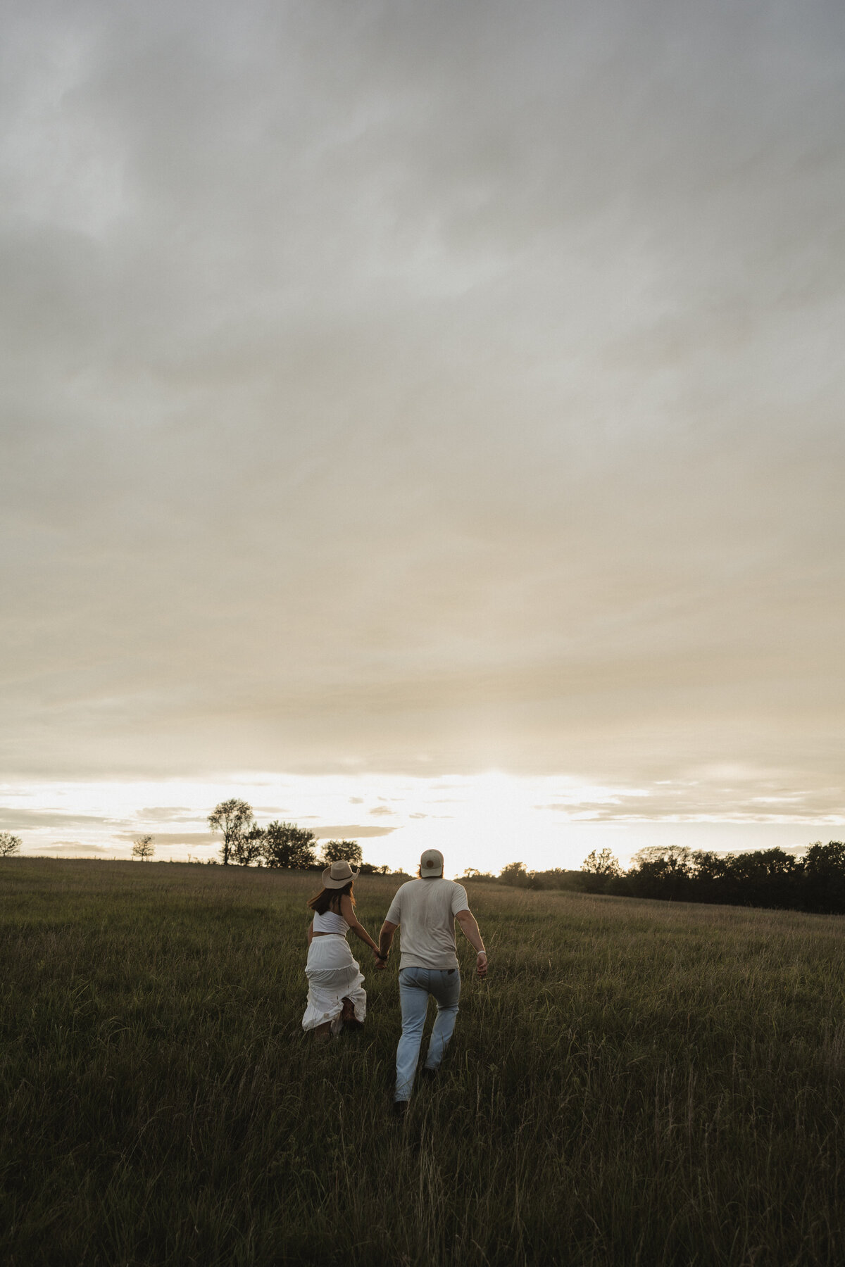 Wildflowercouplessessionwithtruck_emilyarwinephoto-143