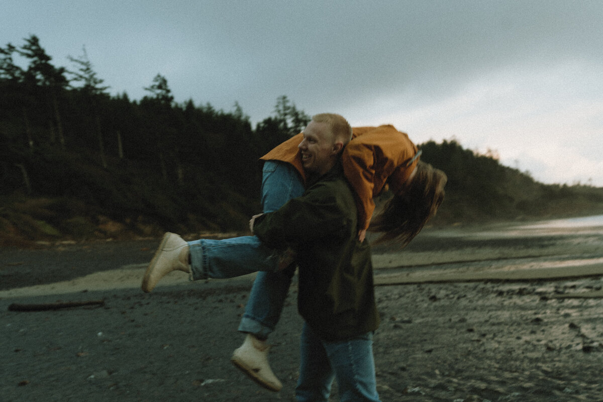 Oregon Coast Couples - lizarrietaphotography-56