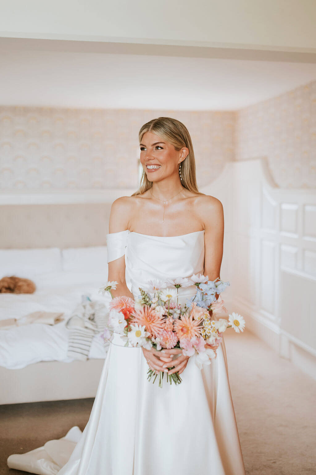 Issy-and-Bella-Floral-Design-Wedding-Florist-Herefordshire-Broadfield-Court-j&N25
