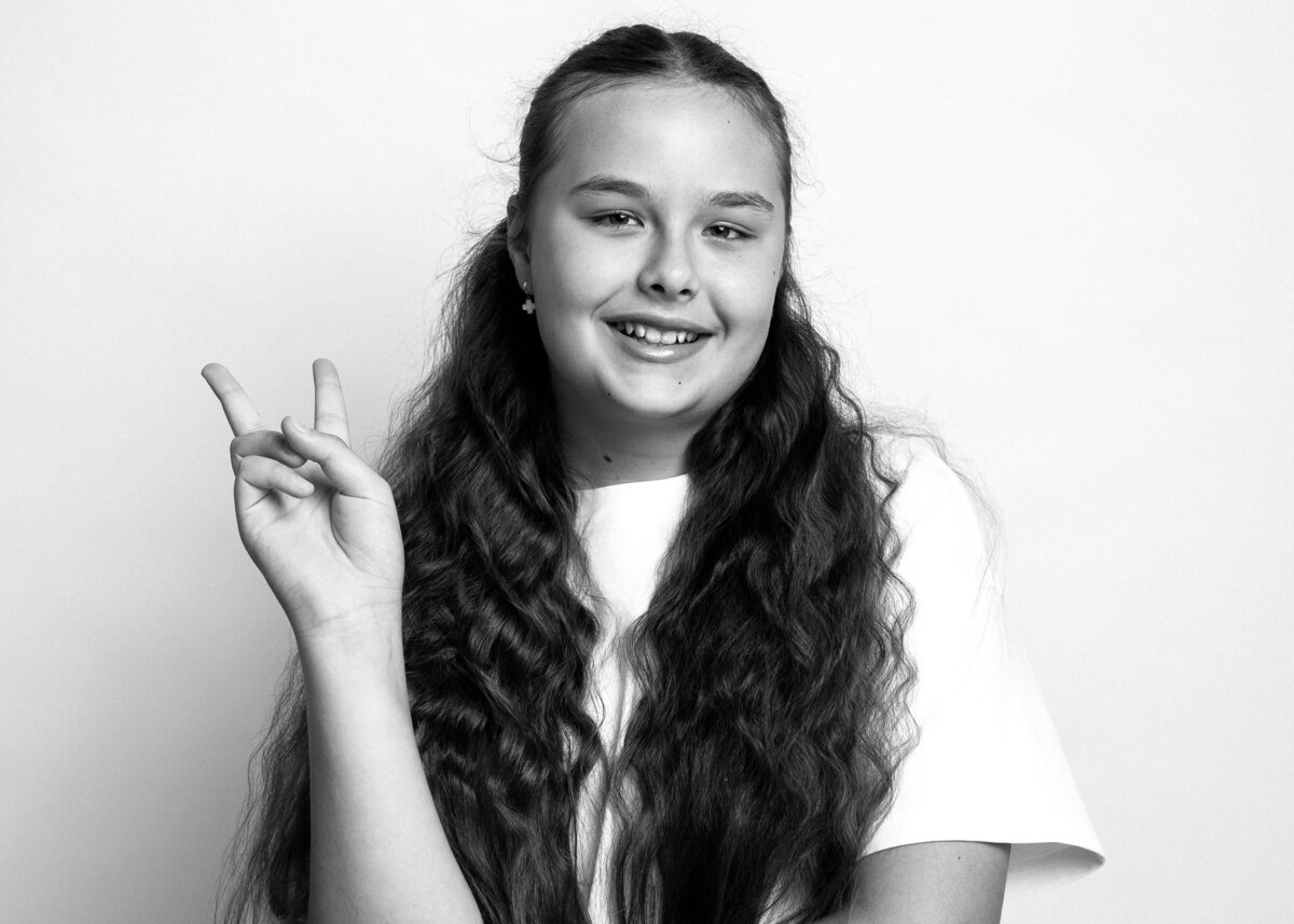 Black and White Photo of student from Class of 2025 Oakview Elementary School