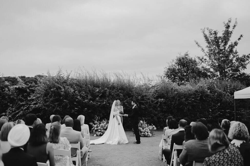 Issy-and-Bella-Floral-Design-Wedding-Florist-Herefordshire-Broadfield-Court-j&N59