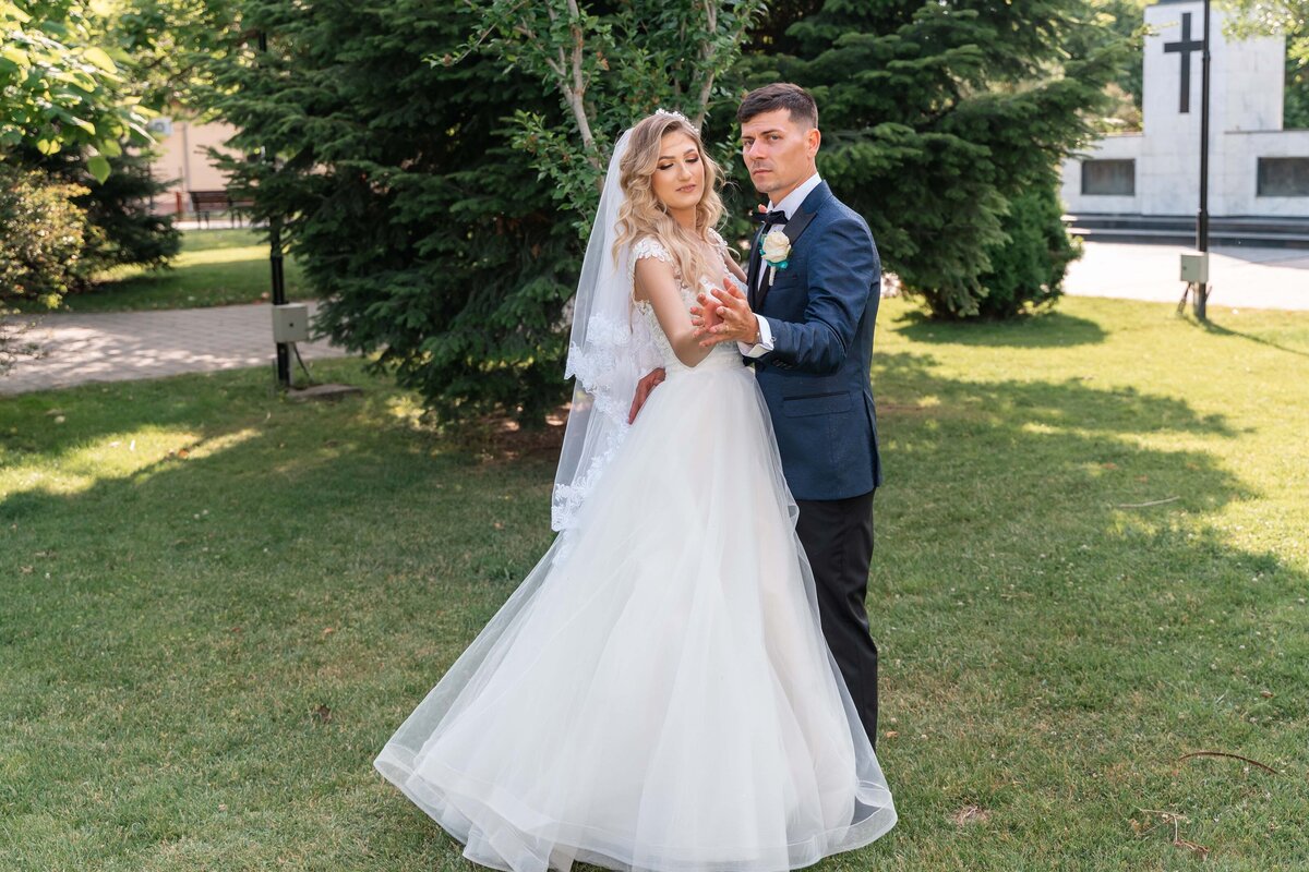 Ședință foto de nuntă în aer liber, Manasia
