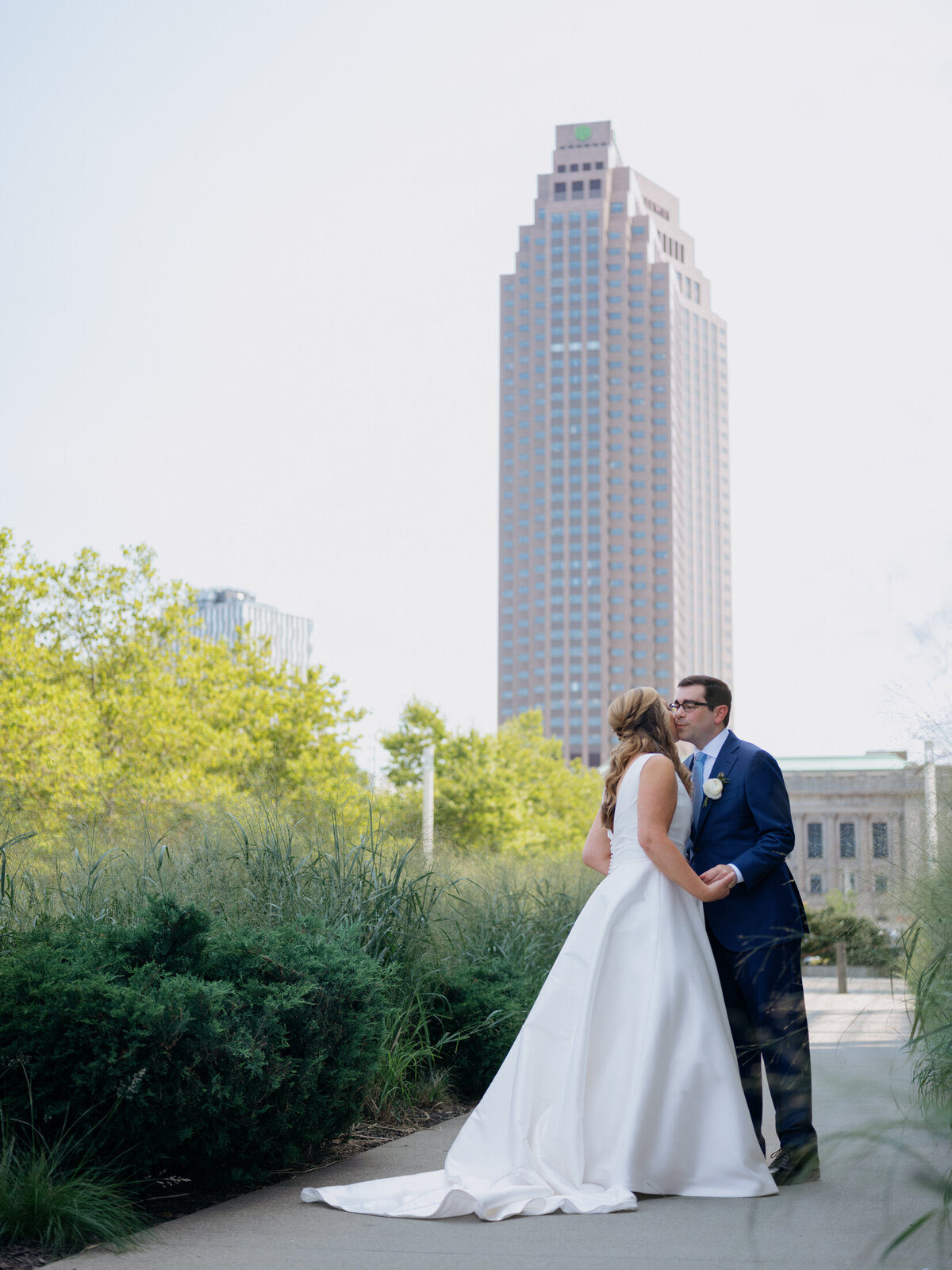 bride-groom-hilton-cleveland-downtown-3