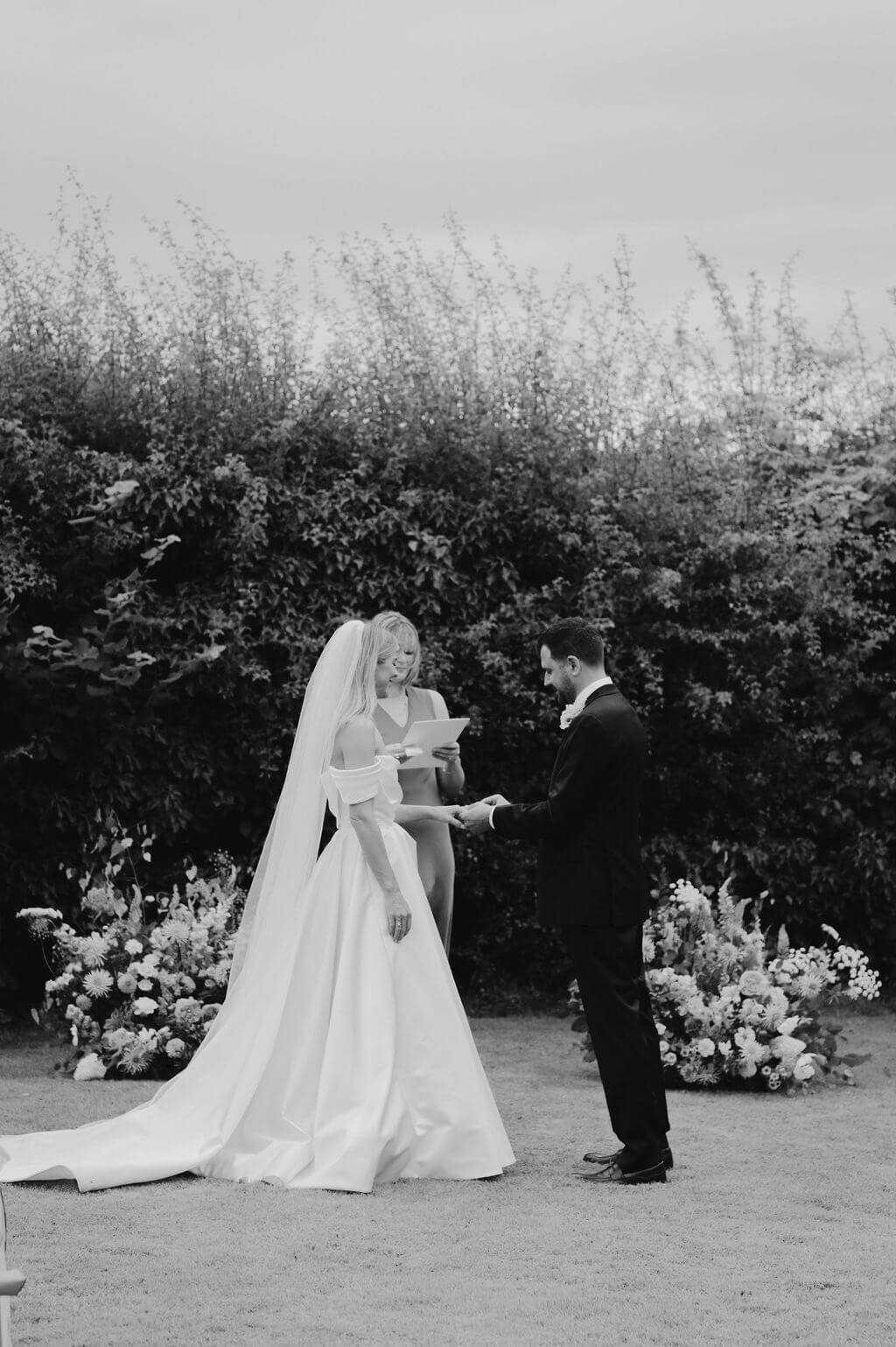 Issy-and-Bella-Floral-Design-Wedding-Florist-Herefordshire-Broadfield-Court-j&N57