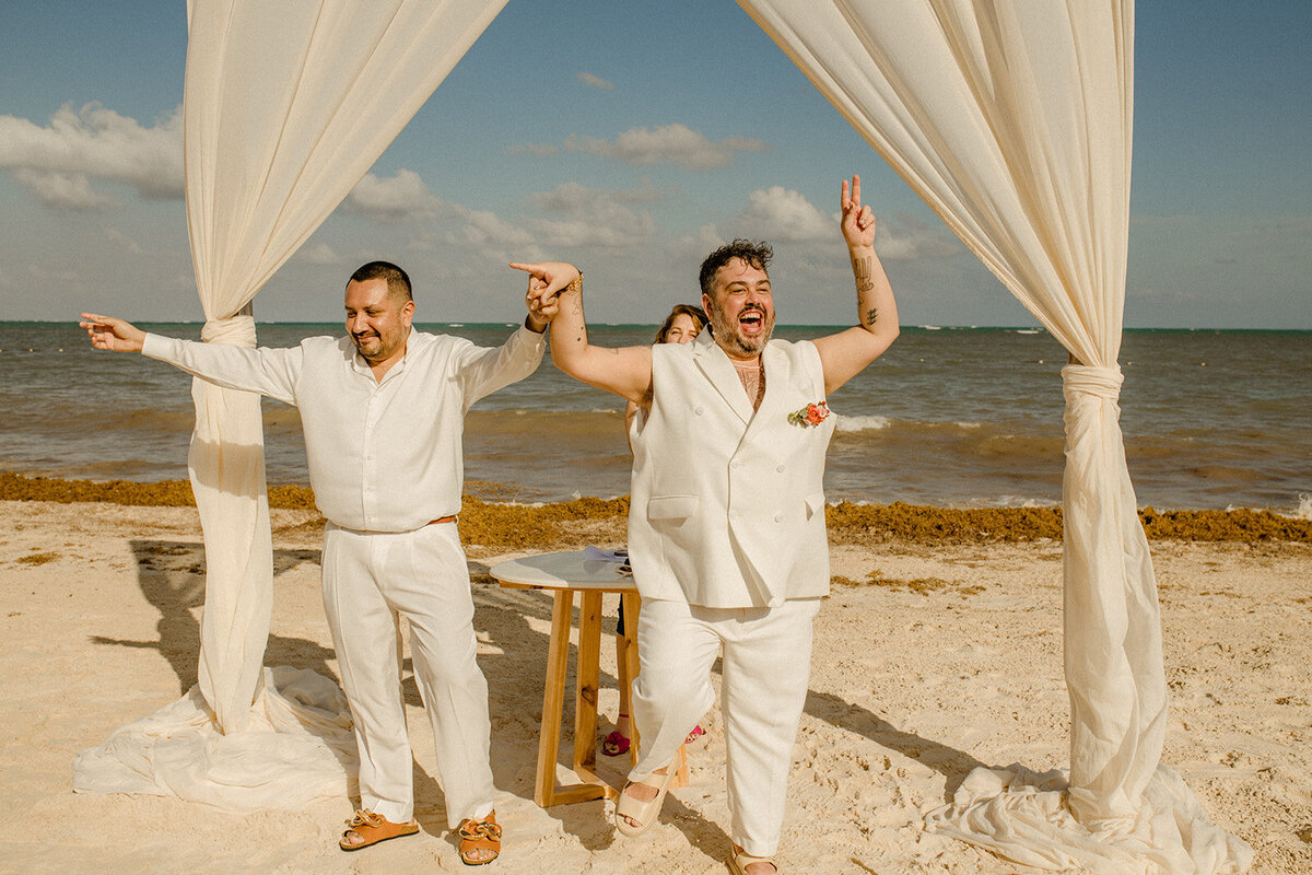 d-mexico-cancun-dreams-natura-resort-queer-lgbtq-wedding-details-ceremony-i-dos-24