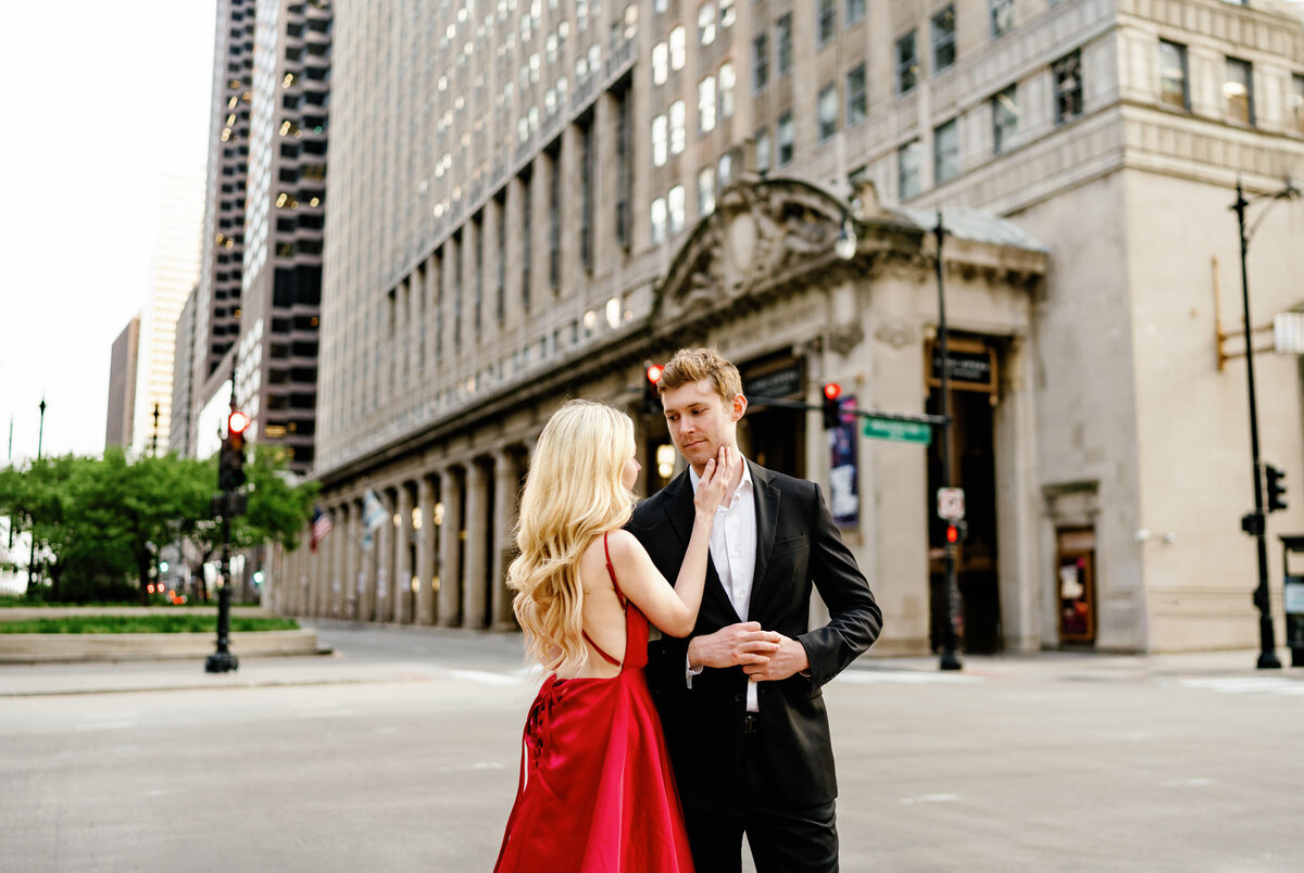 Aspen-Avenue-Chicago-Wedding-Photographer-Lyric-Opera-House-Elegant-Timeless-Classic-Luxury-Downtown-True-to-Color-Bold-Romantic-Chicago-Theater-Lurie-Garden-FAV-63