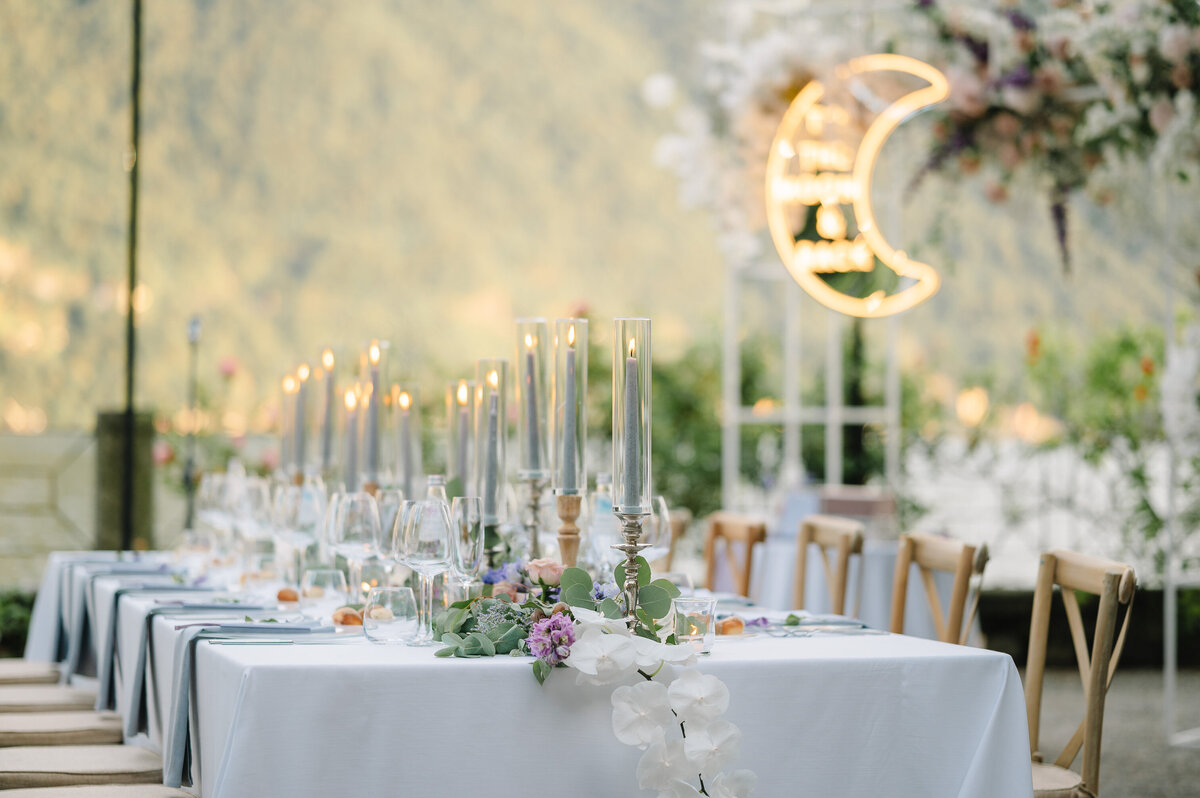 Long imperial table for a destination wedding in lake como
