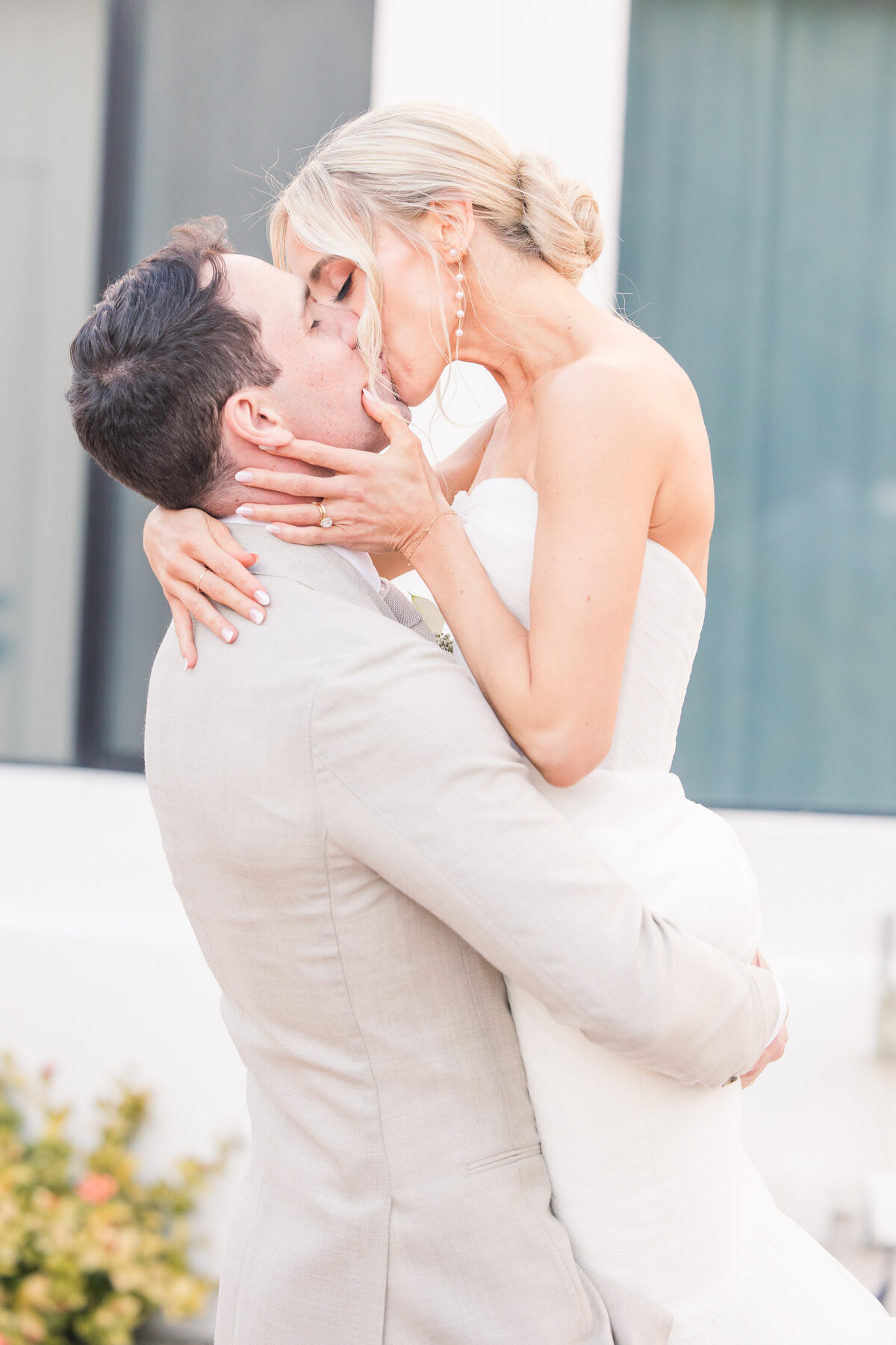 The Estate at Via Las Palmas Palm Springs Light and airy spring wedding southern california wedding venue luxury photography-276