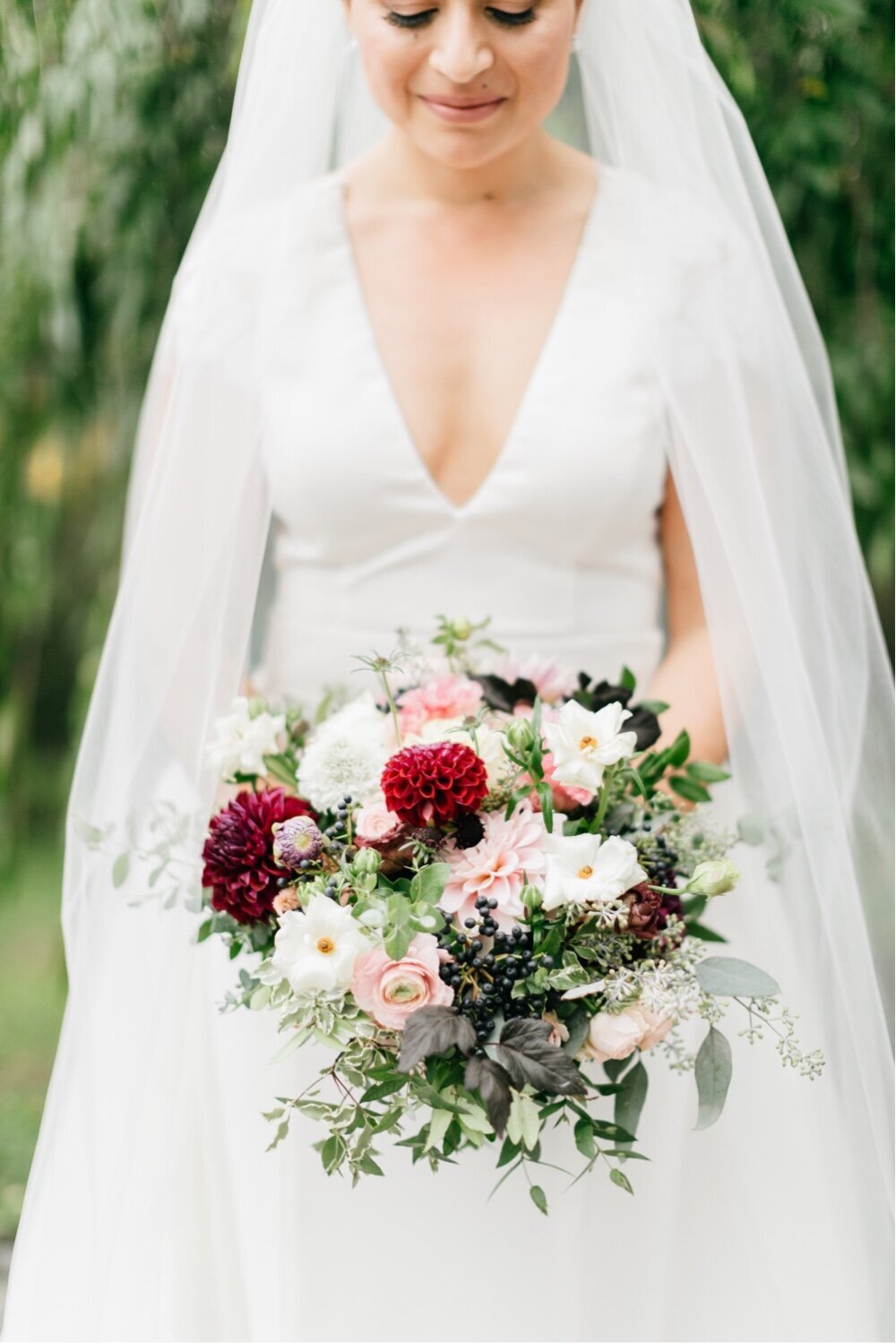 179_burgandy-and-white-wedding-bouquet_the-inn-at-barley-sheaf-farm-wedding_Philadelphia-wedding-photography