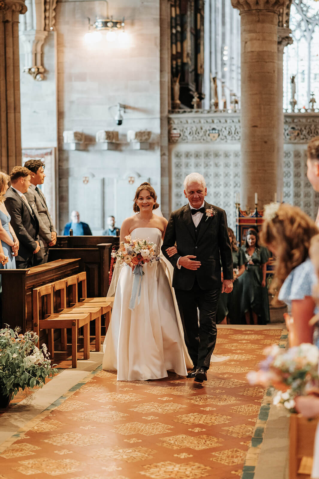 Issy-and-Bella-Floral-Design-Wedding-Florist-Herefordshire-Dewsall-Court-S-J17