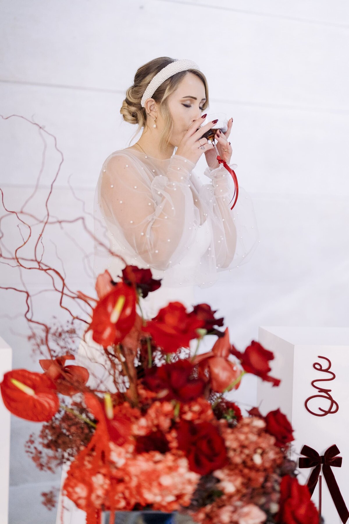 arrangement-floral-nuances-rouge-mariee-delicate