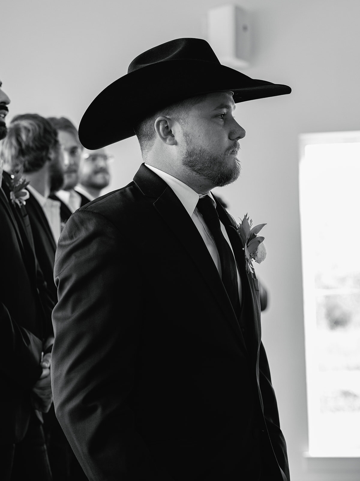 2025-10-11_DykesWeddingPreviews_MollyMurphyPhotography-49