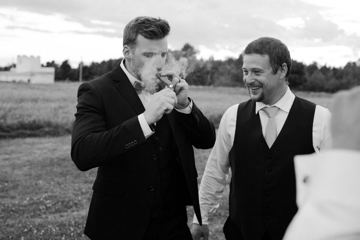 wedding-groom-groomsmen-reception-cigar