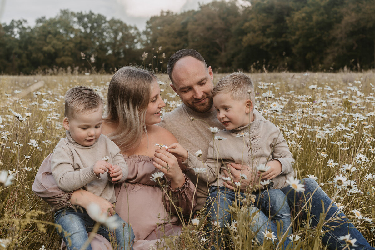 gezinsshoot-bloemenveld-breda