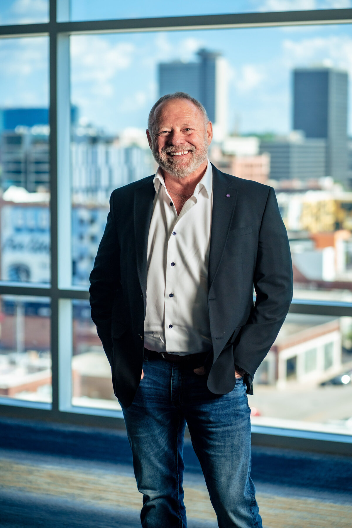 kansas-city-headshot_enviromental-portrait-photography-0105-man-in-office-headshot