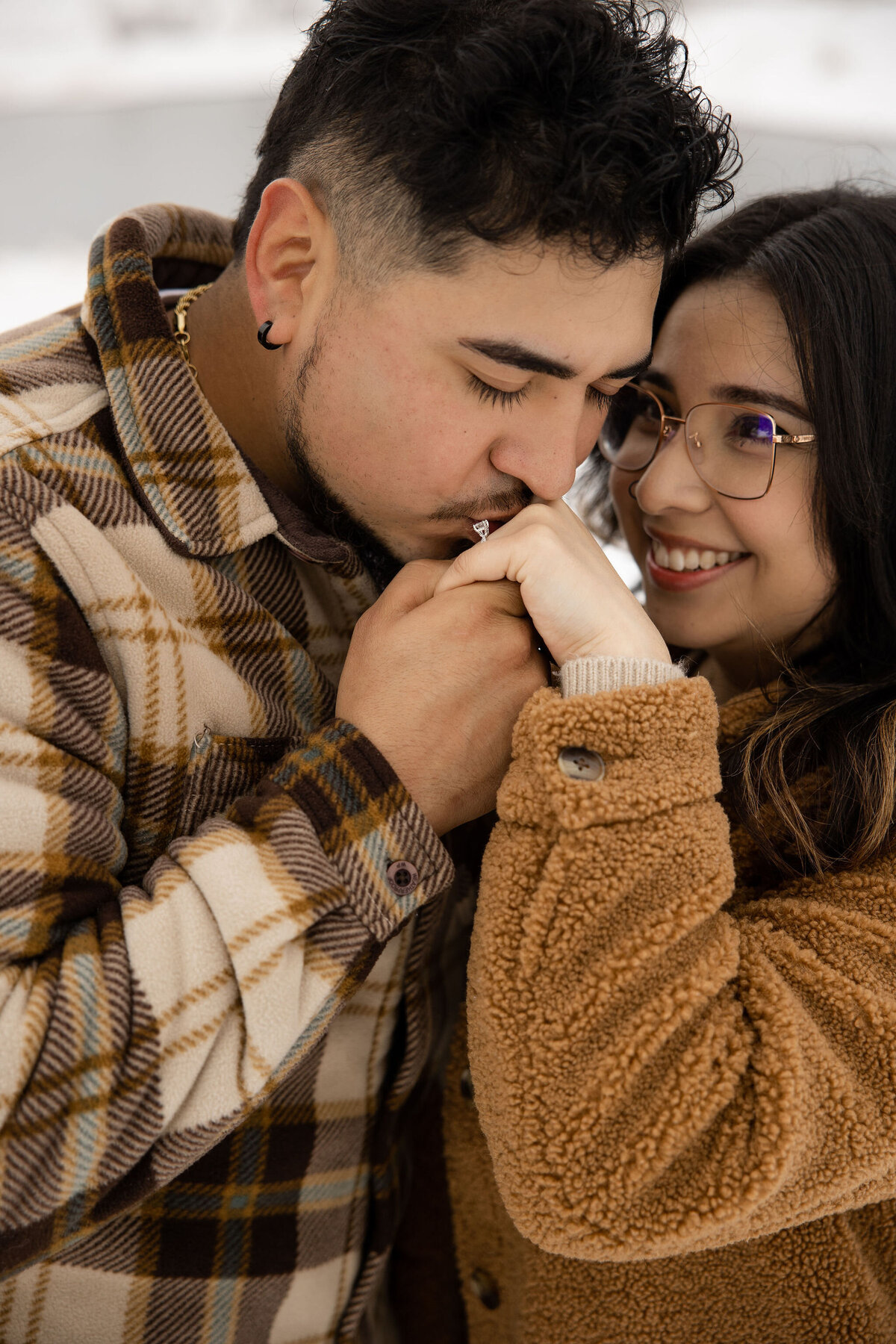Cute snowy proposal photoshoot in snow