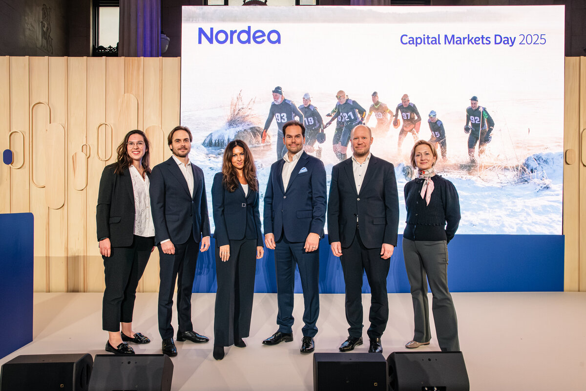 banking-conference-speaker-onstage-press-release-london-marc-james-photography-5