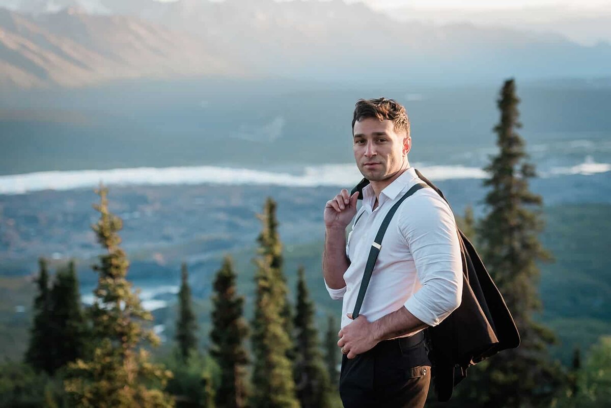 where-to-elope-in-alaska-with-both-mountains-and-glacier-wedding-options-Soul-and-Sky-Weddings