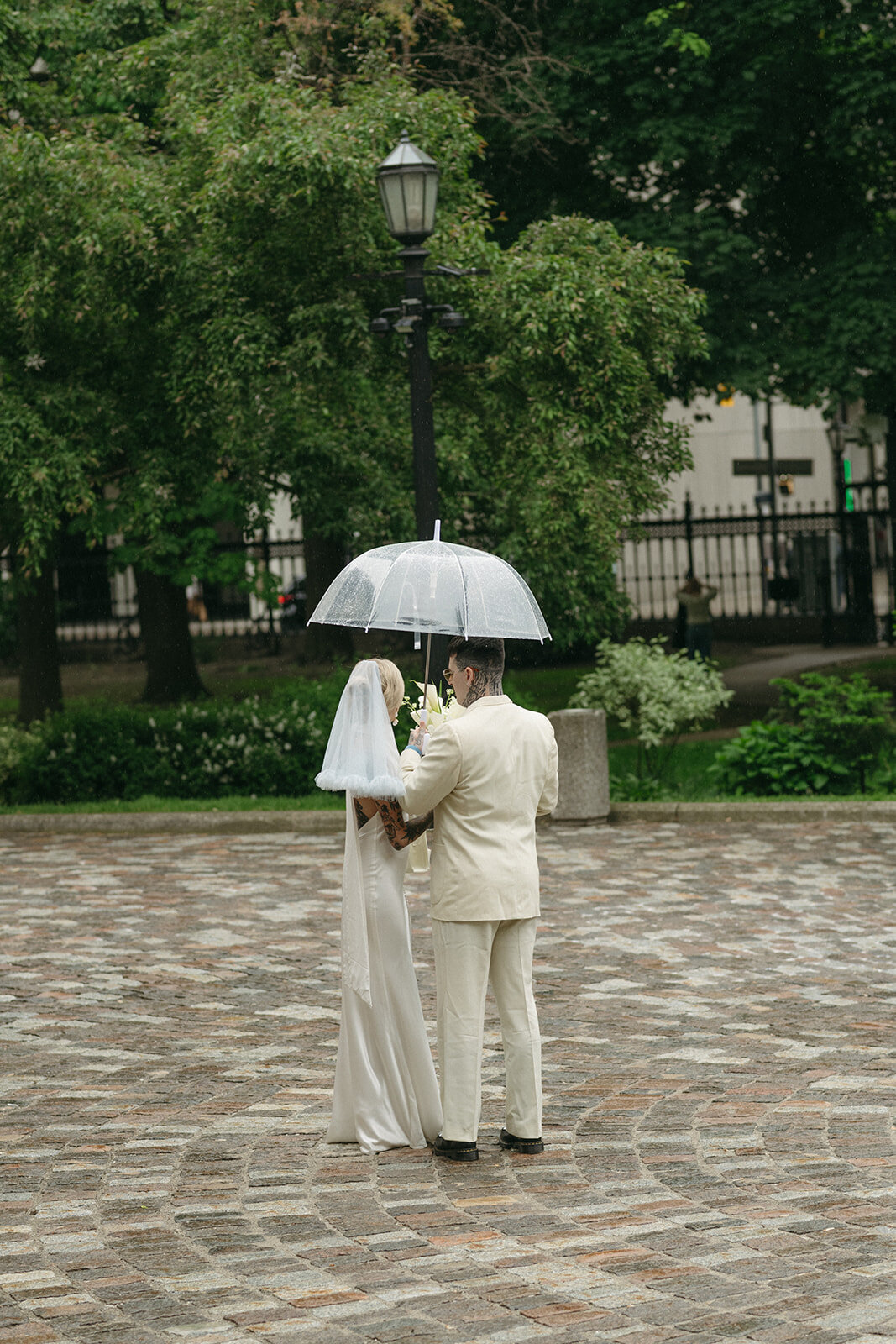 toronto-city-elopement-city-hall-edgy-nontradional-thedrake-rainy-day-cool-alternative-031