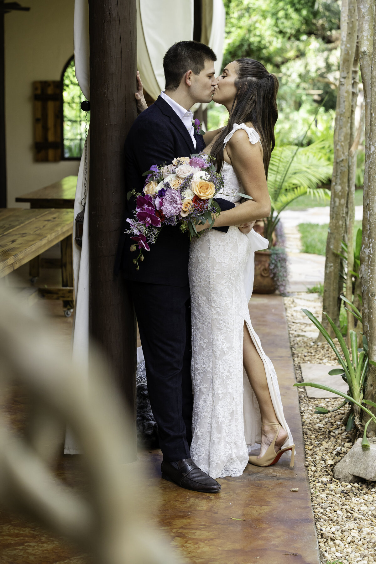 0404-cara-dehart-lewis-photography-del-favero-oasis-tampa-elopement-in-florida-chantilly-chic-celebrations