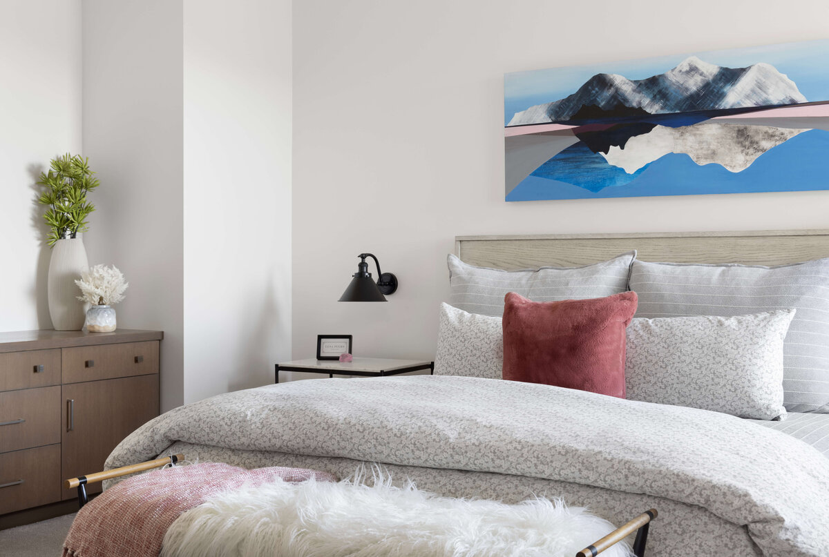 lesa-peers-modern-bedroom-interior