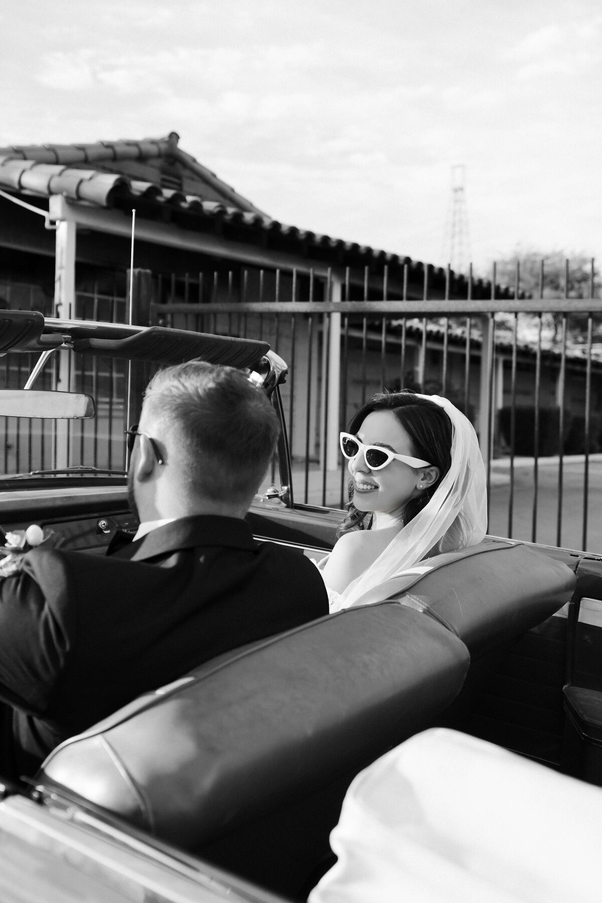 65riskyexposure_hannah-rory_las-vegas-elopement-photography