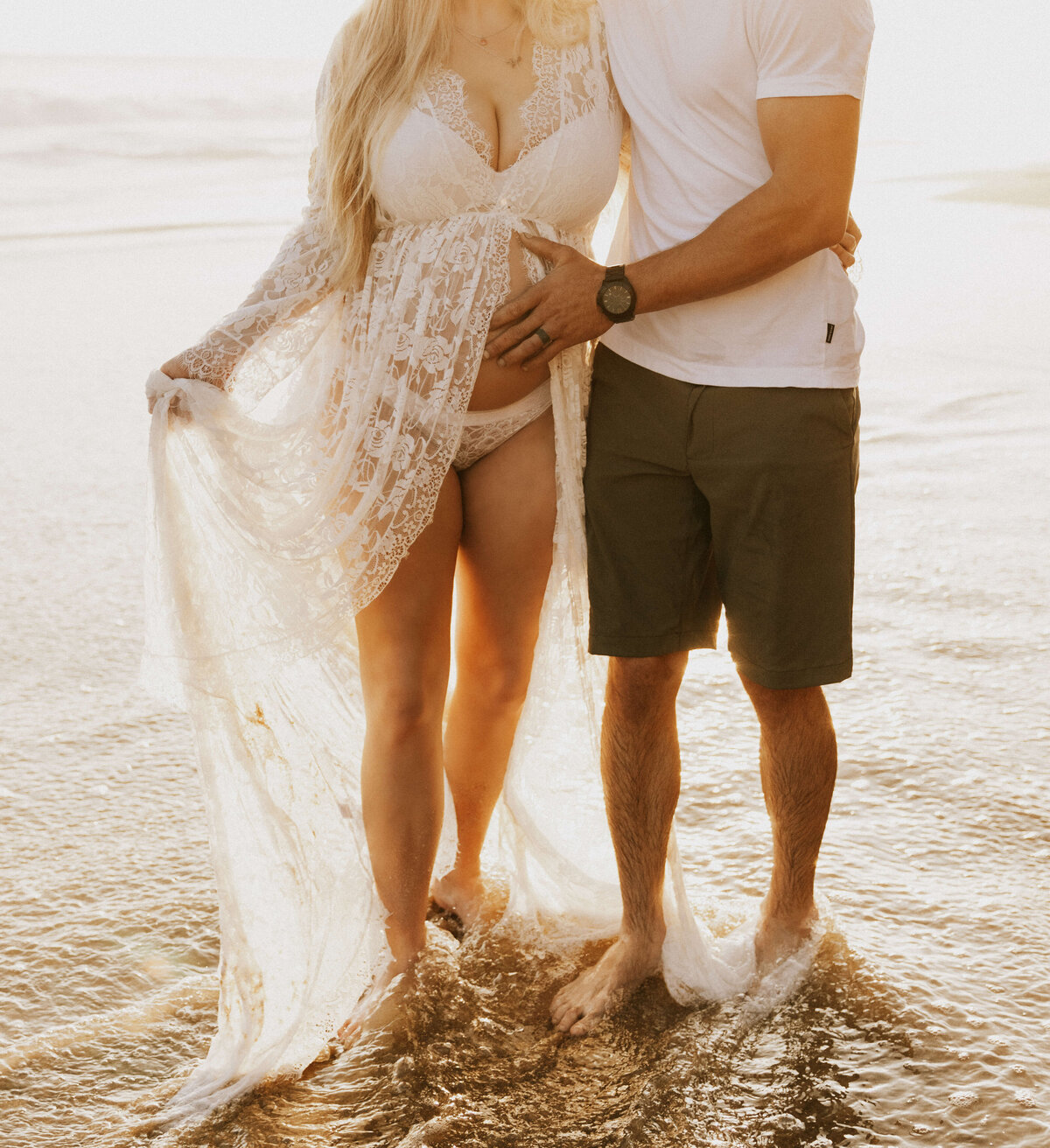 pregnancy-detail-belly-announcement-couple