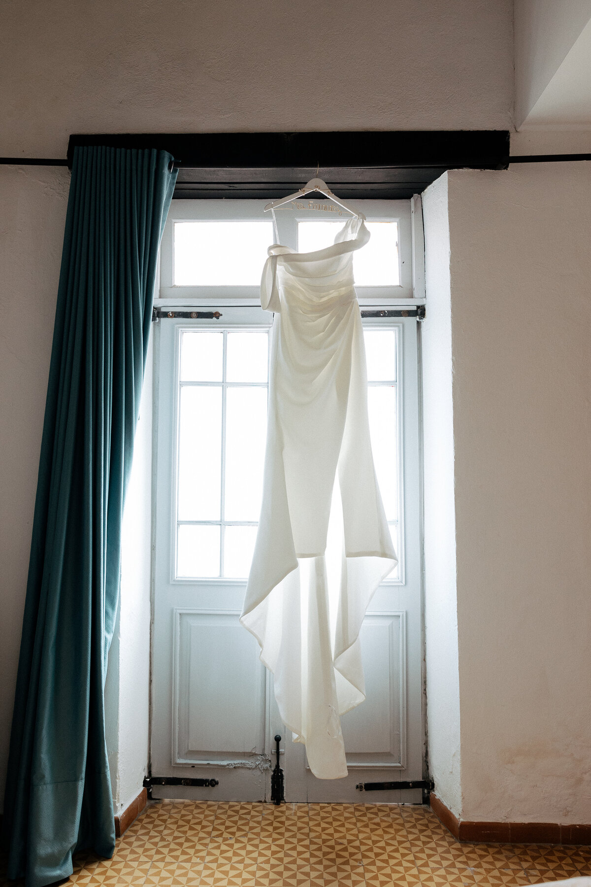 Getting ready detail by Puerto Rico elopement photographer

