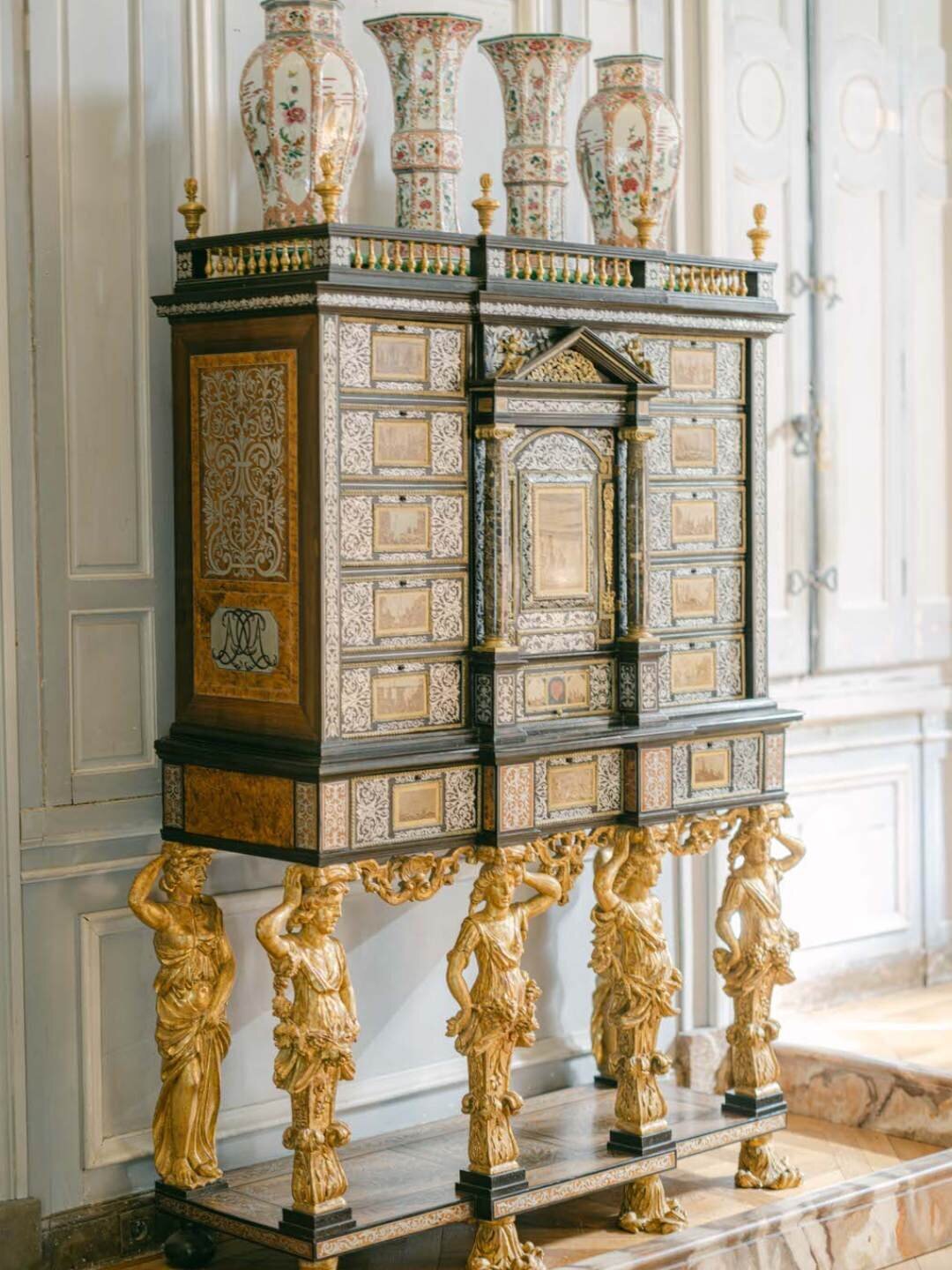 Fairytale Castle Wedding Chateau de Vaux-le-Vicomte France by @alejandrapoupelevents 27