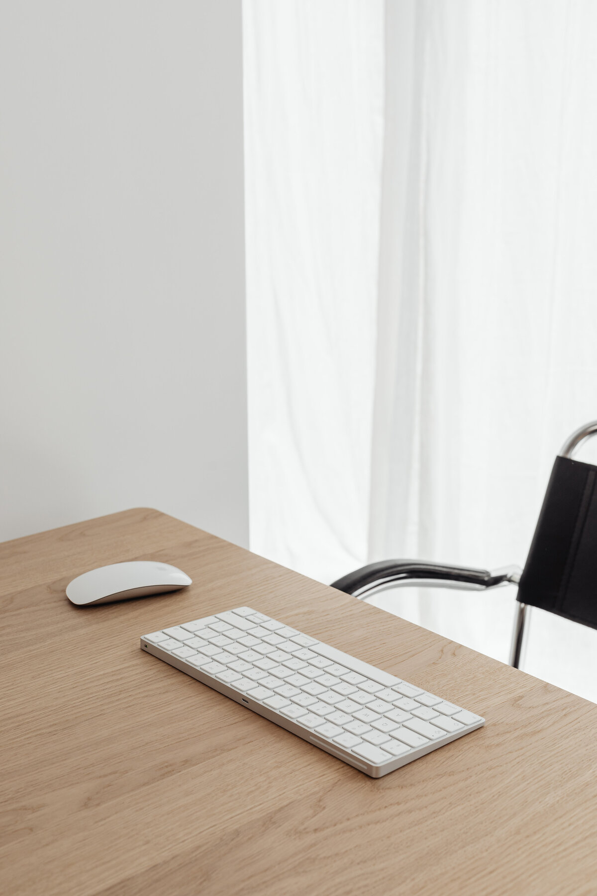 kaboompics_wooden-minimalist-computer-desk-27292