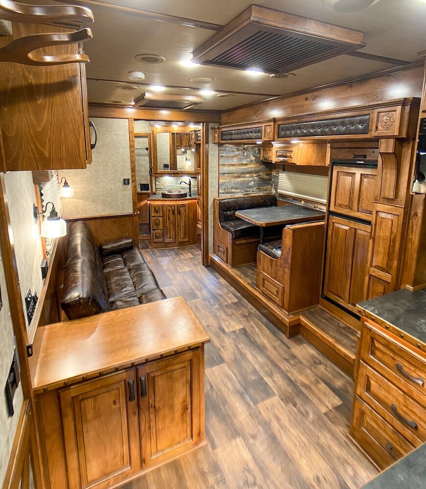 luxury-living-quarter-horse-trailers-trail-boss-conversions-living-areas-2