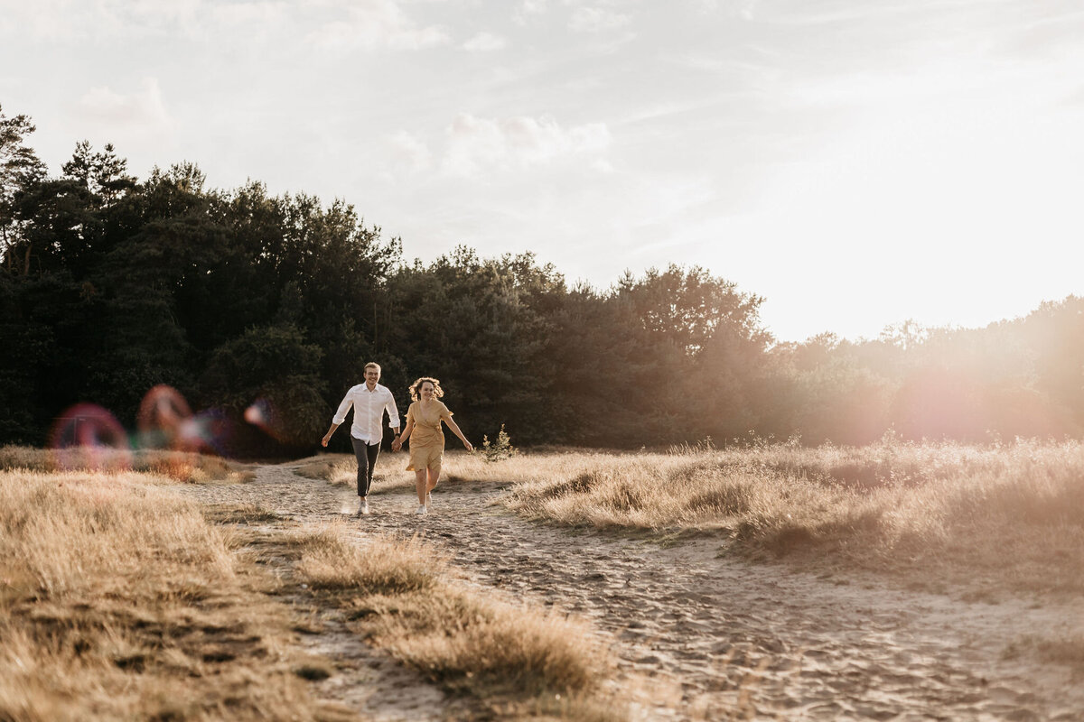 Elja & Rienk tijdens hun loveshoot in Noord-Nederland