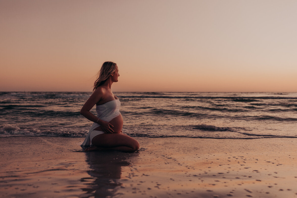 siesta key beach maternity session | sarasota maternity photos | sunset maternity session