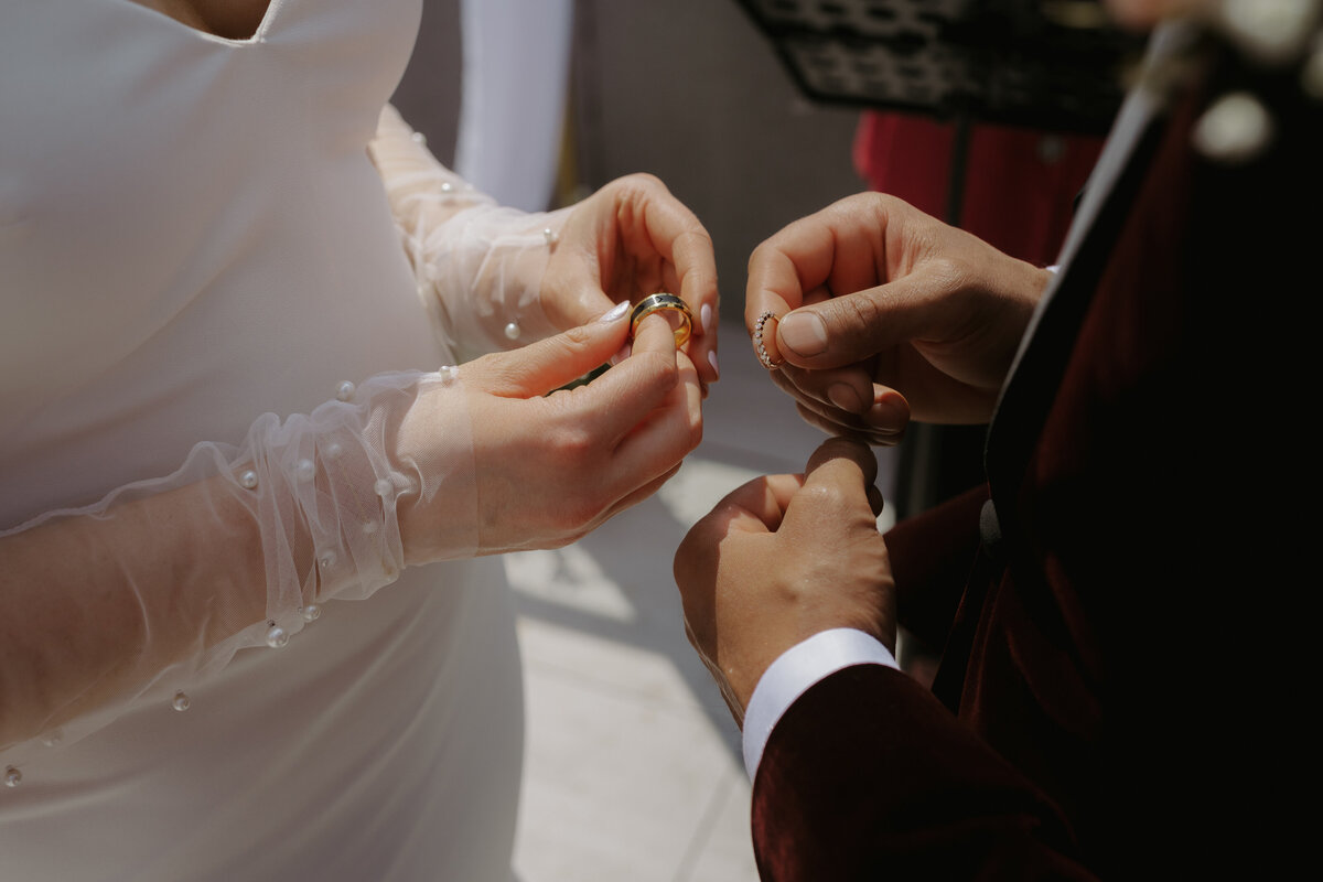 bride and groome xchanging rings on wedding day 