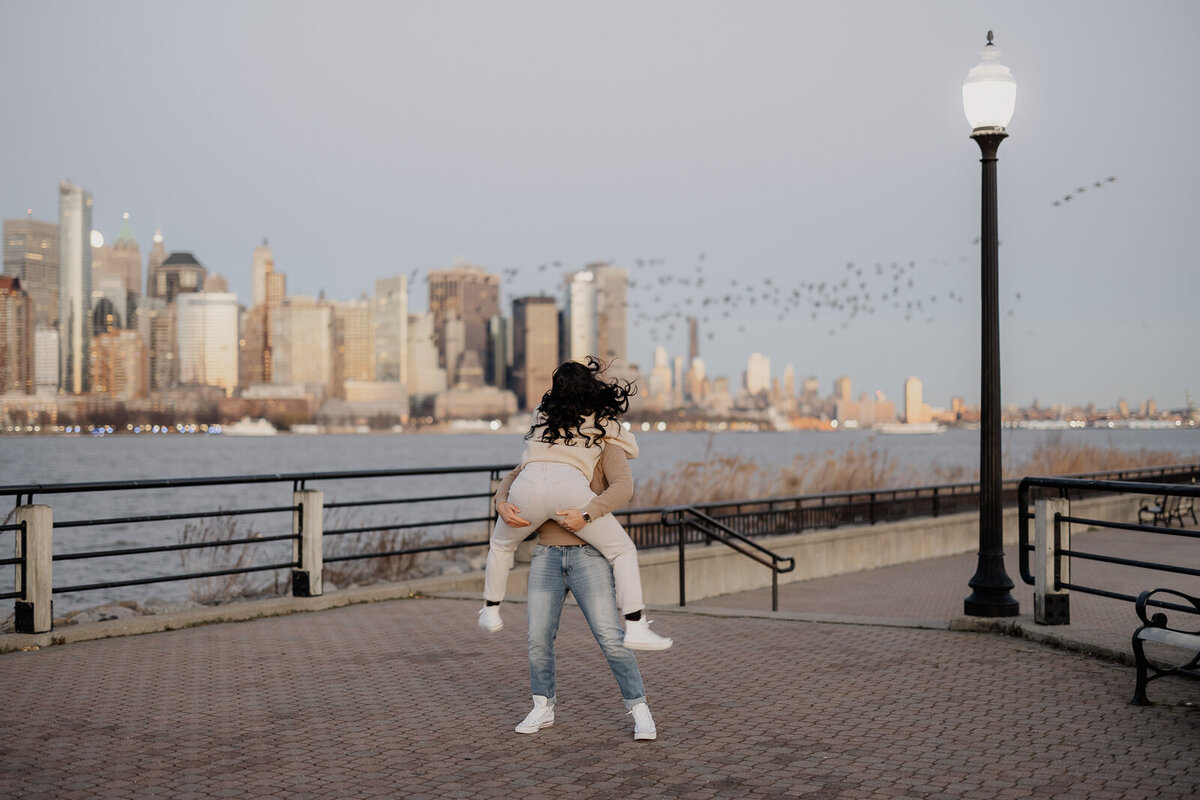 engagement-session-jersey-city-liberty-state-park