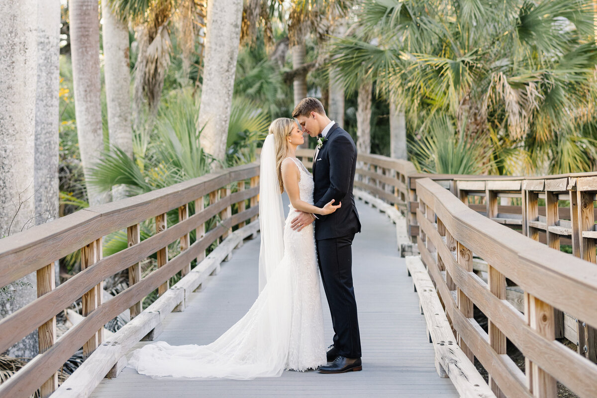 4 Verandah-Club-Fort-Myers-Florida-Luxury-Wedding-Bride-Groom