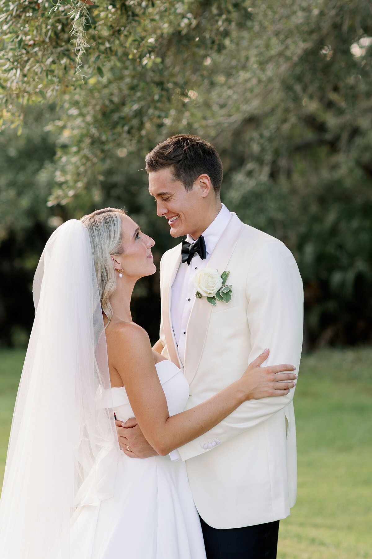 brittany-pannebaker-tampa-florida-destination-wedding-photographer-wedding-chandler-and-cole-tampa-harborside-chapel-396