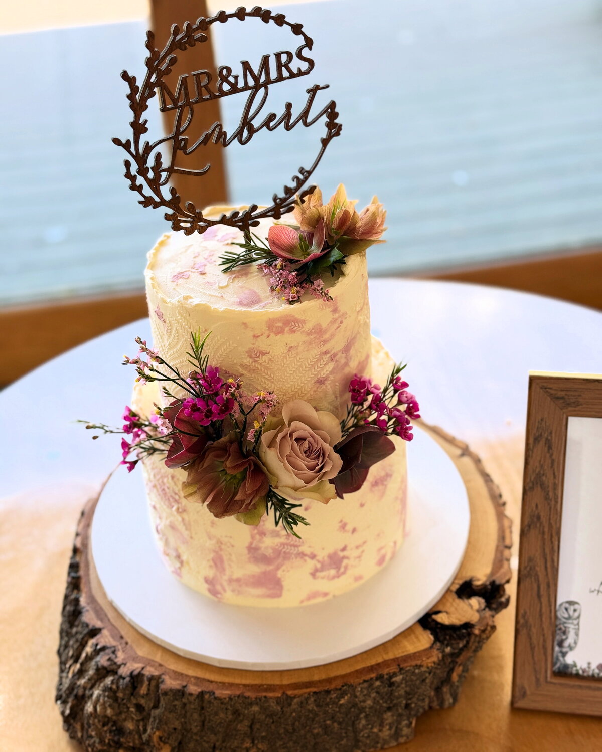 layers-graces-intimate-wedding-cake-buttercream-vegan-fresh-flowers