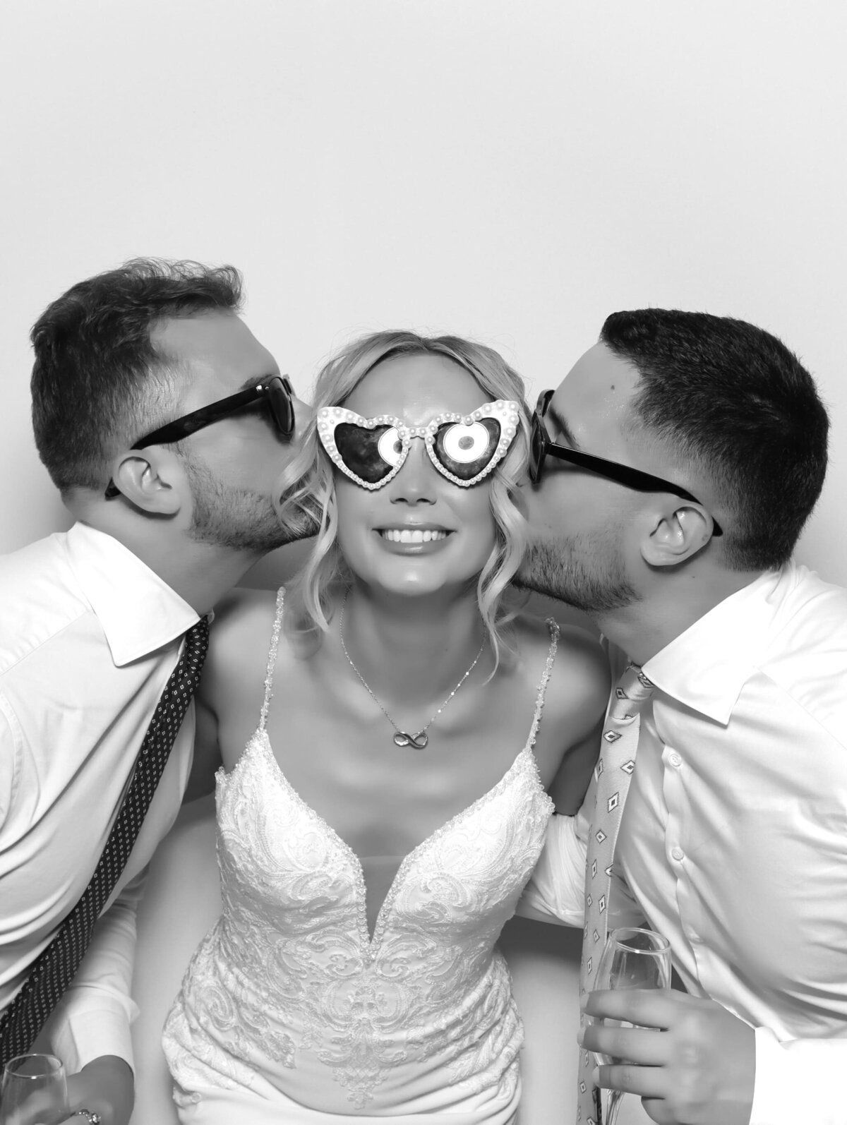 photobooth_london_essex_weddings_12
