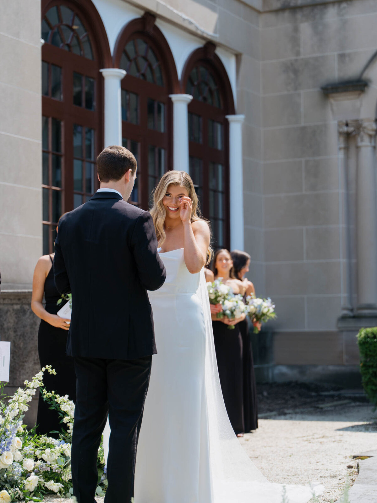 Outdoor ceremony at Hanna Garden at the Cleveland History Center