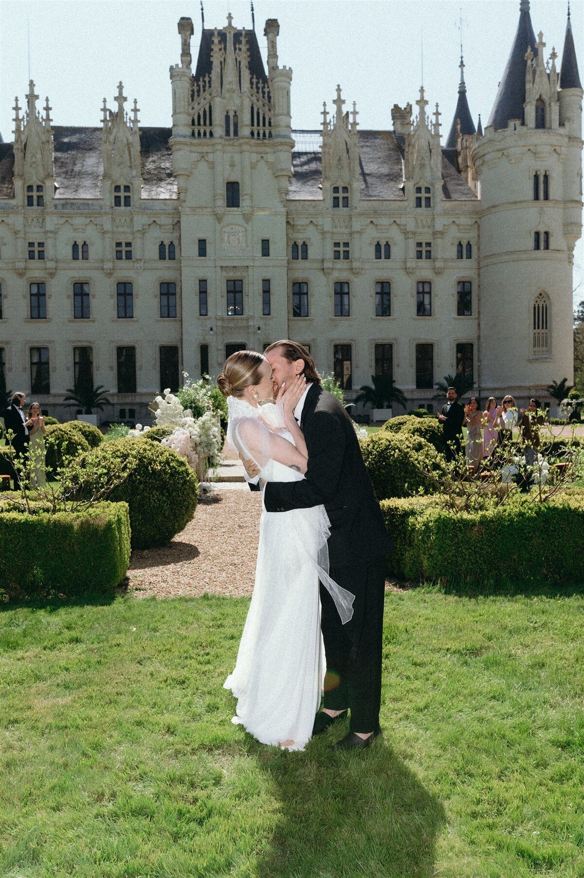 chateau-challain-france-luxury-wedding-julia-garcia-prat-wedding-photographer-219