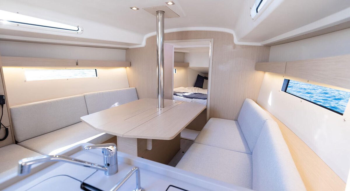 beneteau-oceanis-34.1-interior-4